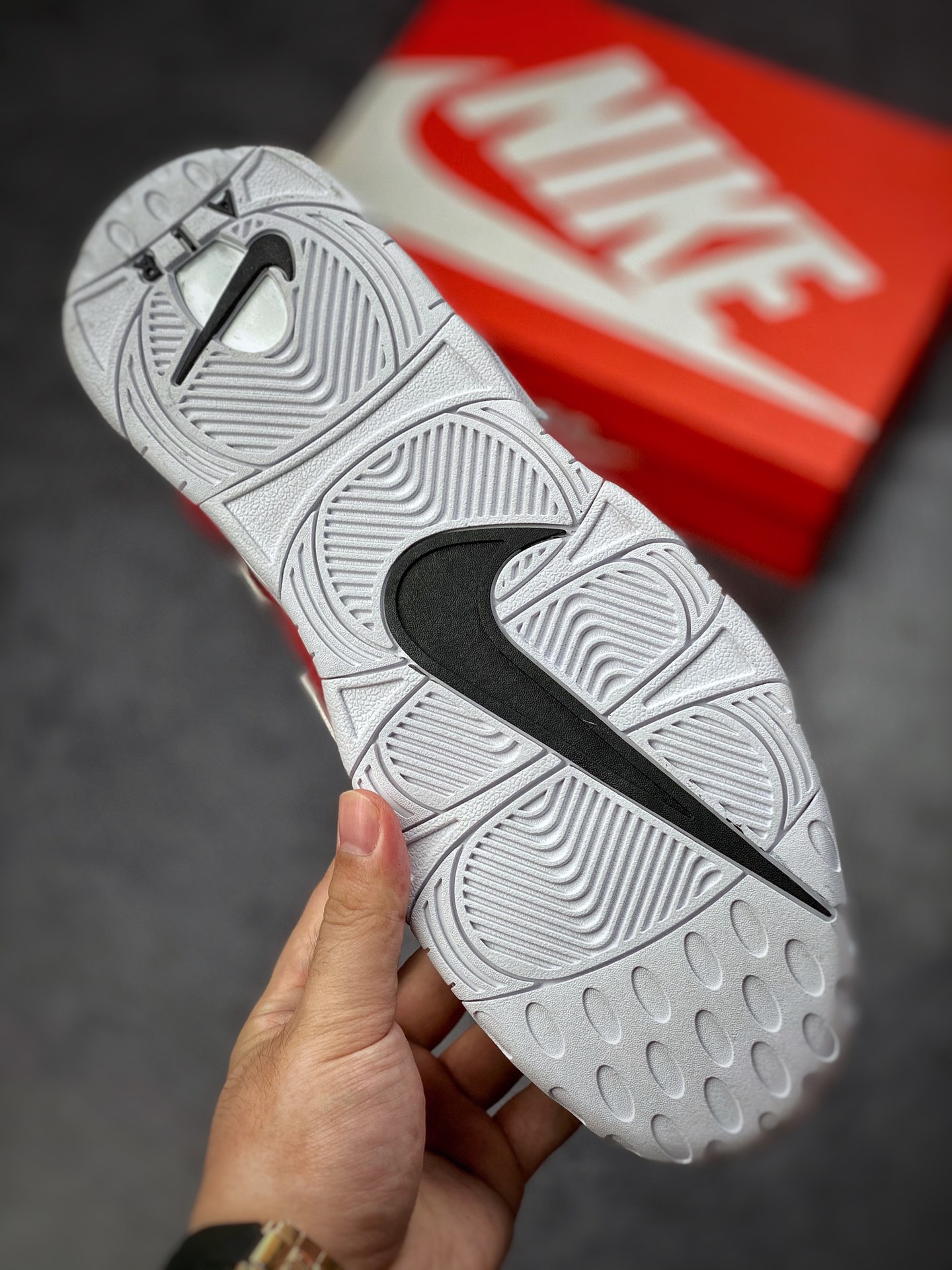 240 Air More Uptempo 代表着历史最高版本皮蓬 921948-600