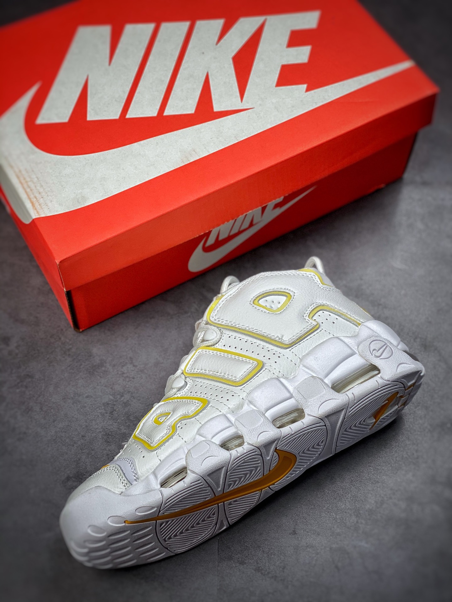240 Air More Uptempo 代表着历史最高版本皮蓬 DM3035-100