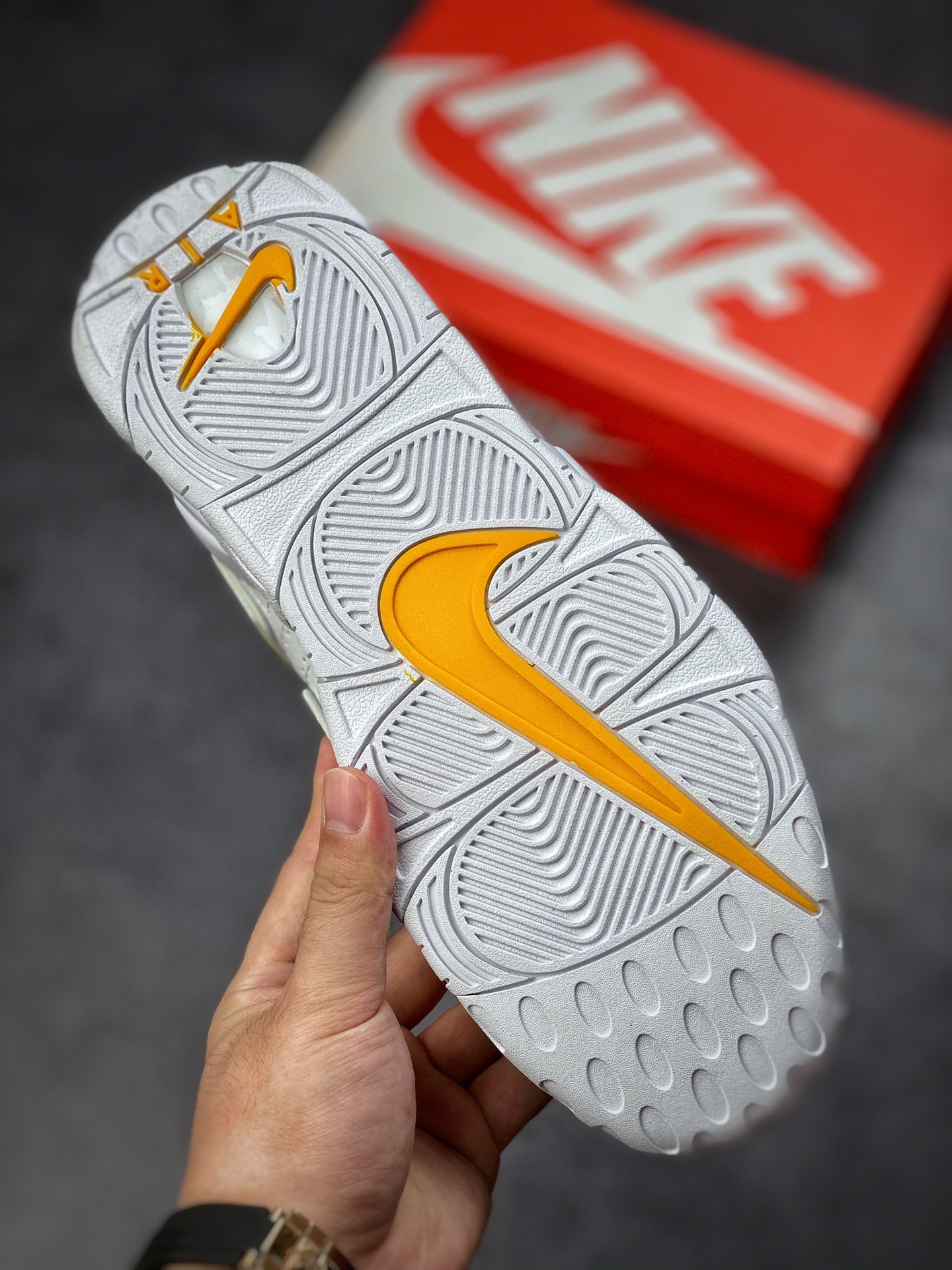 240 Air More Uptempo 代表着历史最高版本皮蓬 DM3035-100