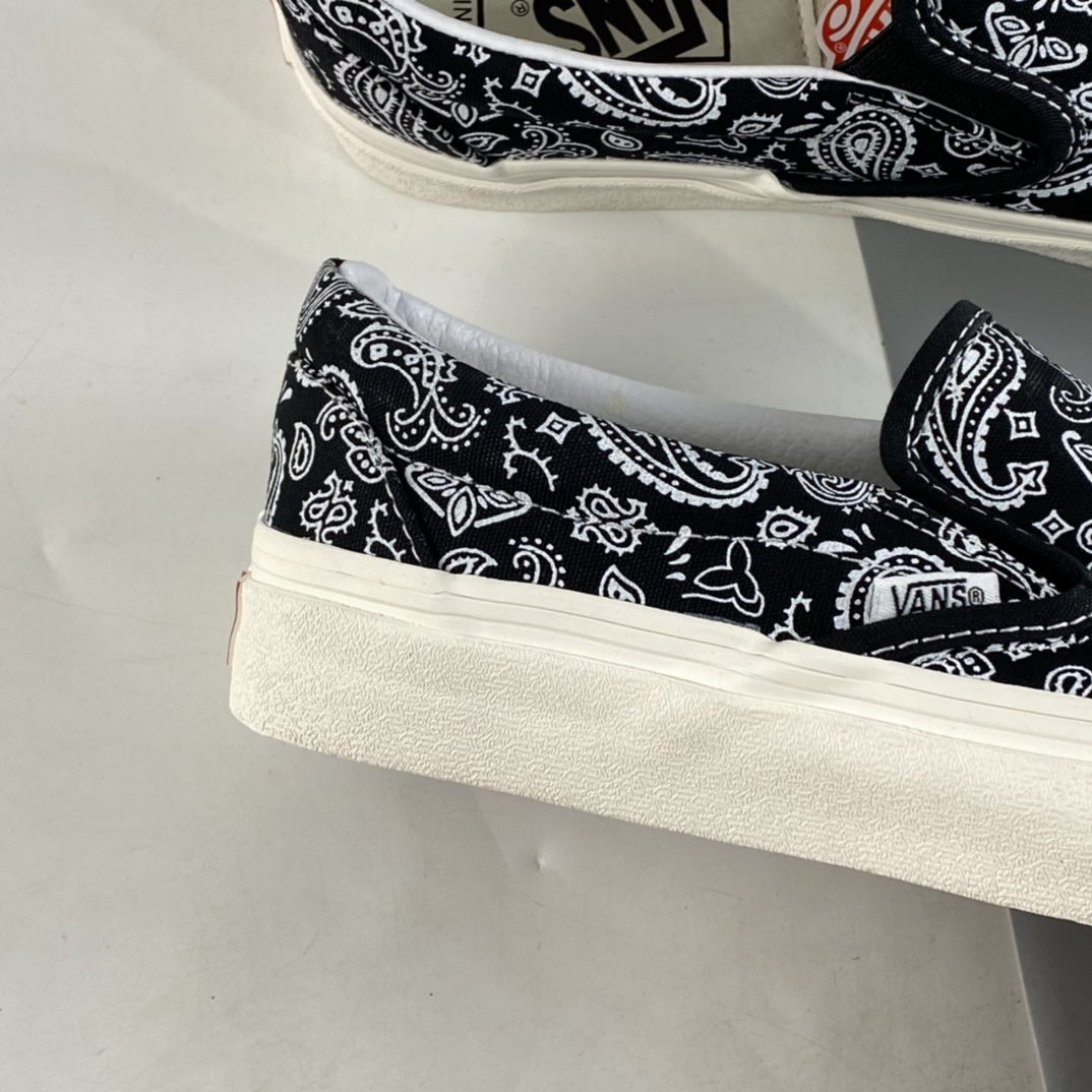 Vans Slip-On overseas official website OG board new cashew flower second generation full print slip-on vulcanized sneakers VN000EYEBPJ