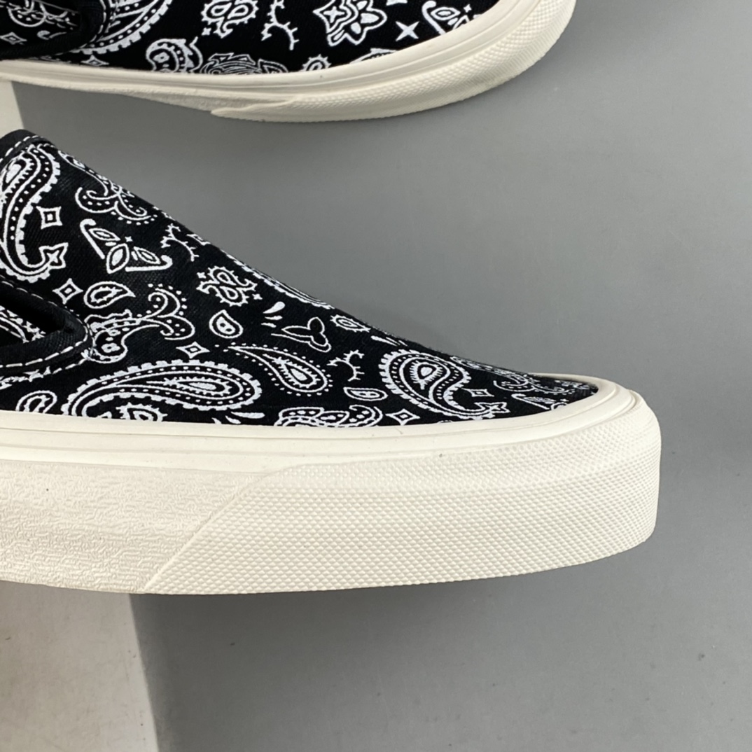 Vans Slip-On overseas official website OG board new cashew flower second generation full print slip-on vulcanized sneakers VN000EYEBPJ