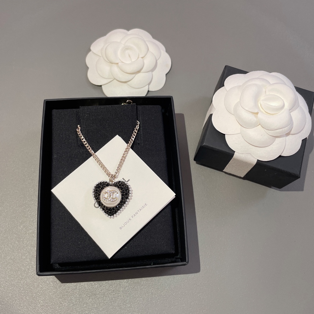 NO:104158,Flavored double c hanging full diamond love necklace black, Chanel necklace, chanel, necklace19860909香双c吊满钻爱心项链黑色,香奈儿项链,chanel,necklace,Jewelry