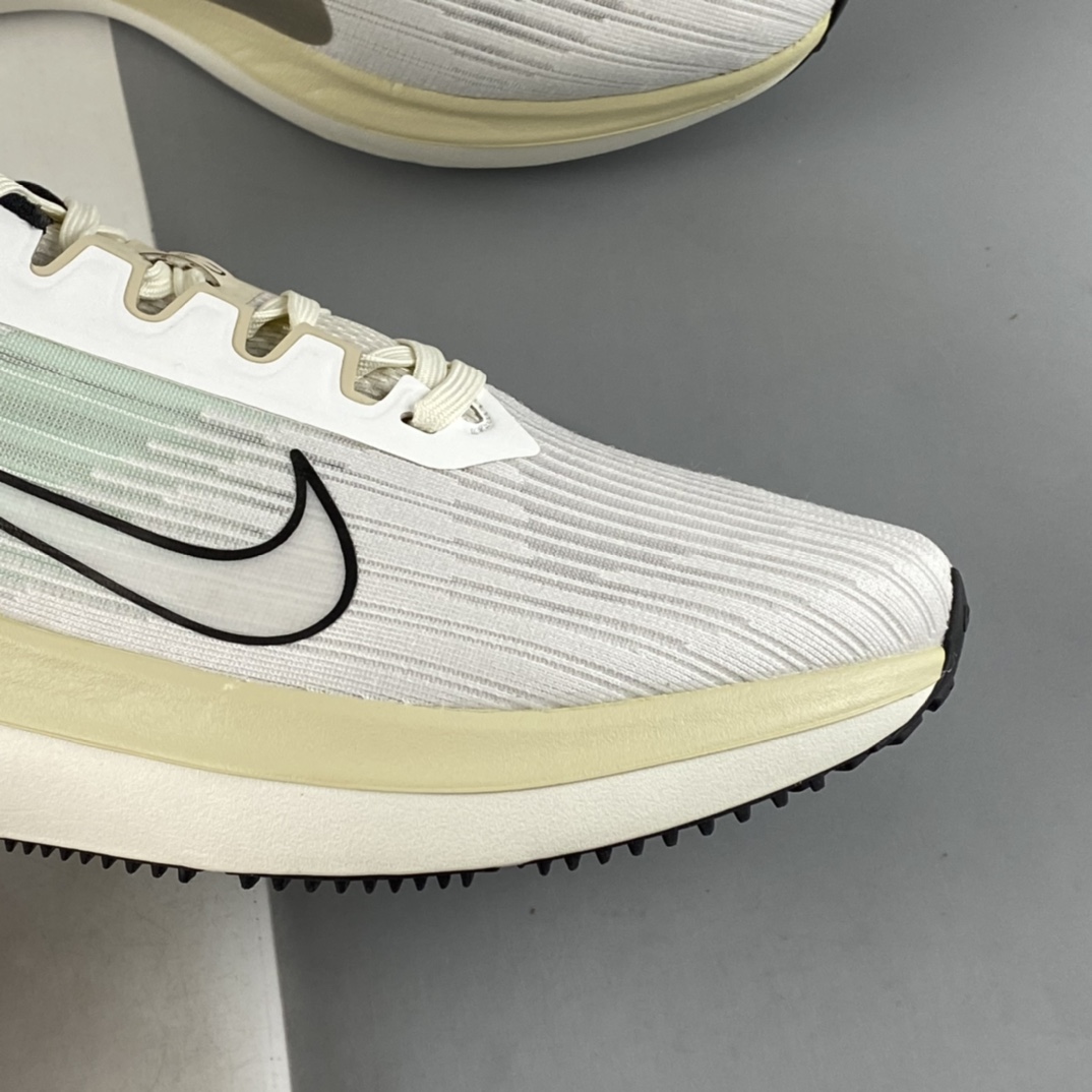 P180 Nike Zoom Winflo 9 登月新款运动休闲缓震跑步鞋 DV9121-011