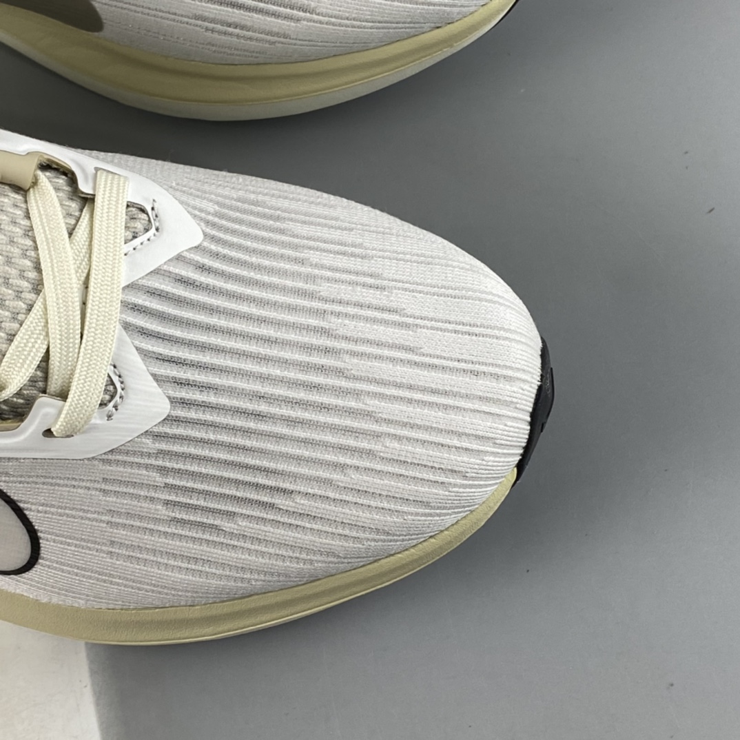 P180 Nike Zoom Winflo 9 登月新款运动休闲缓震跑步鞋 DV9121-011