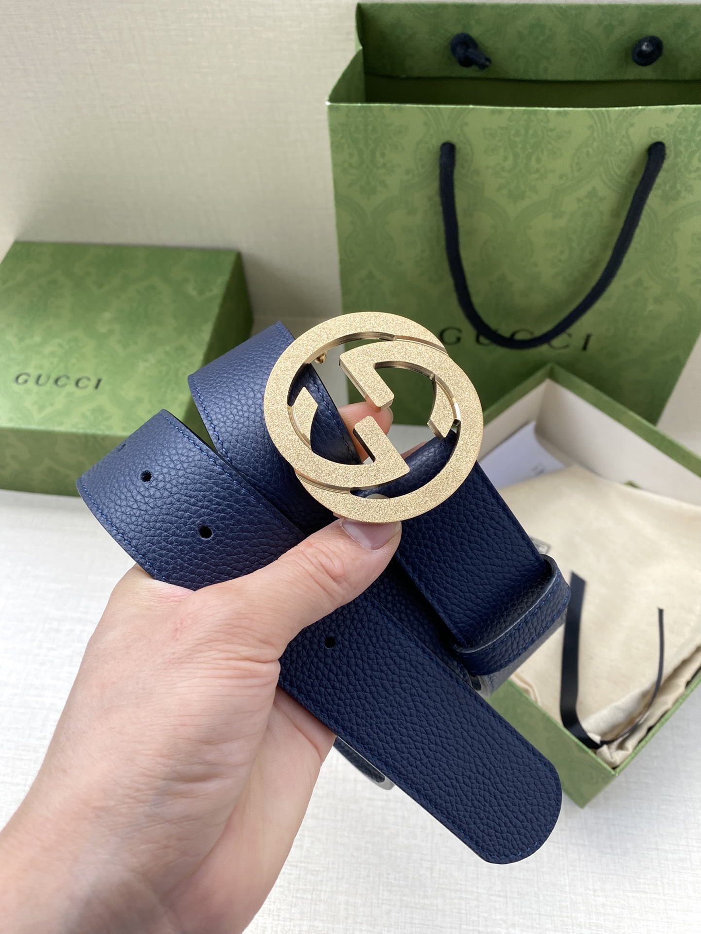 宽度3.8cm GUCCI GG Marmont系列每一季都会推陈出新，为灵感源于70年代的标志性GG配