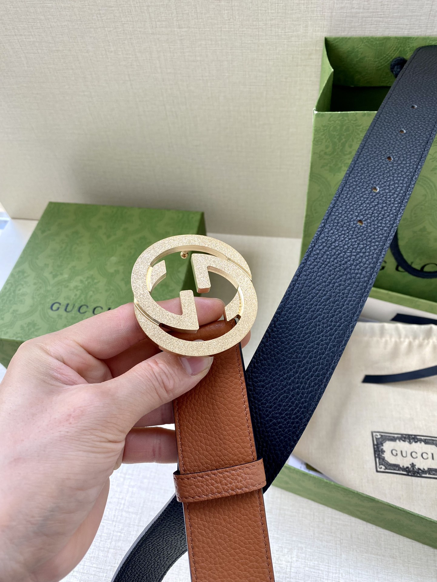 宽度3.8cm GUCCI GG Marmont系列每一季都会推陈出新，为灵感源于70年代的标志性GG配