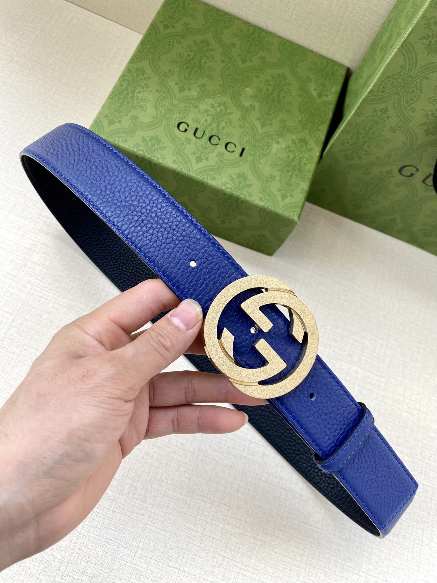 宽度3.8cm GUCCI GG Marmont系列每一季都会推陈出新，为灵感源于70年代的标志性GG配