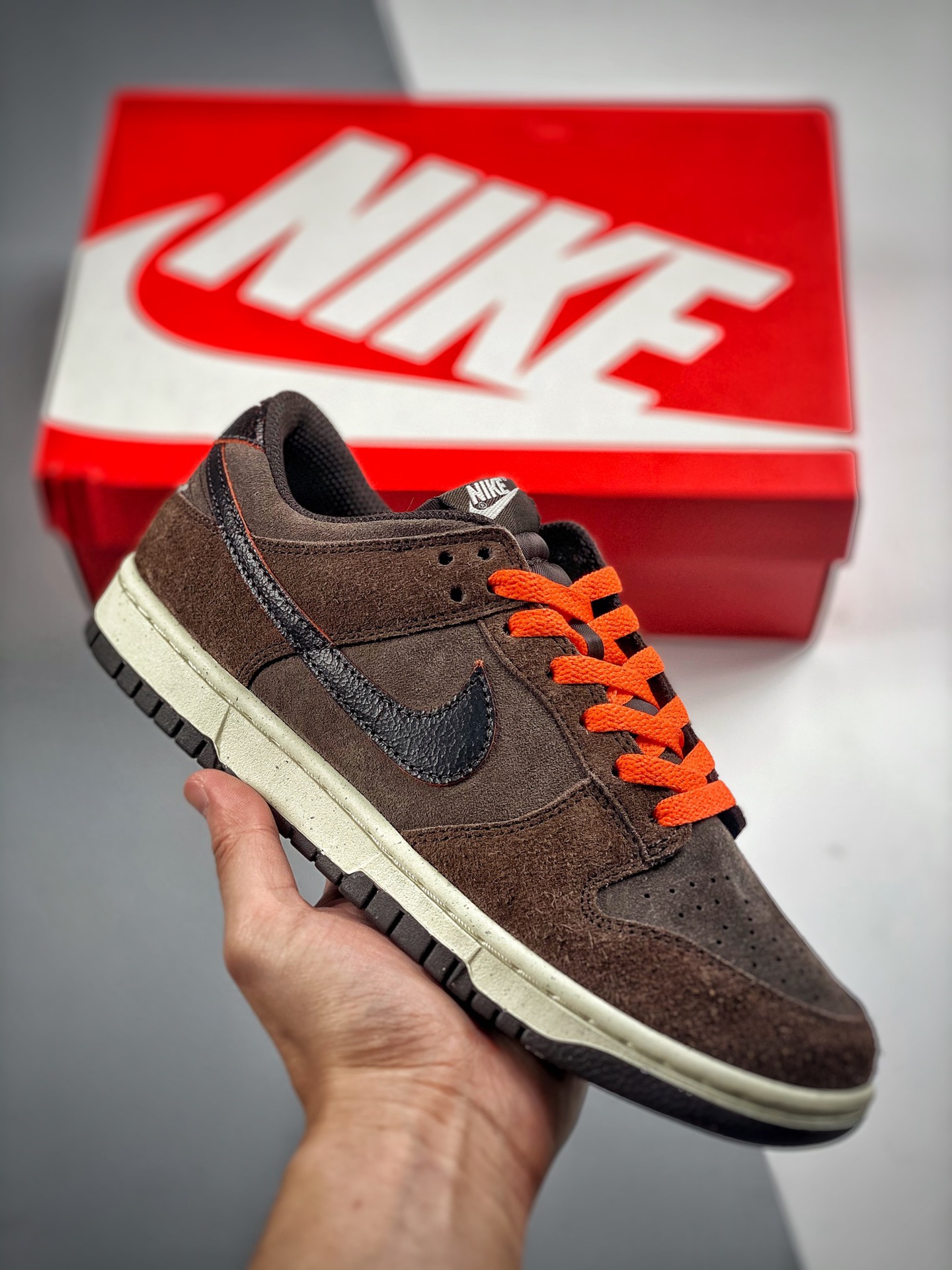 -4 Nk Dunk SB Low 灰棕摩卡 大厂纯原出品 实拍首发 原装头层材料 独家版型蒸餾加工帶來的是更好的视觉和脚感体验大厂纯原品质出货 清洁度 电绣工艺 皮料切割干净无任何毛边 细节完美 货号：DQ8801-200 尺码：36 …