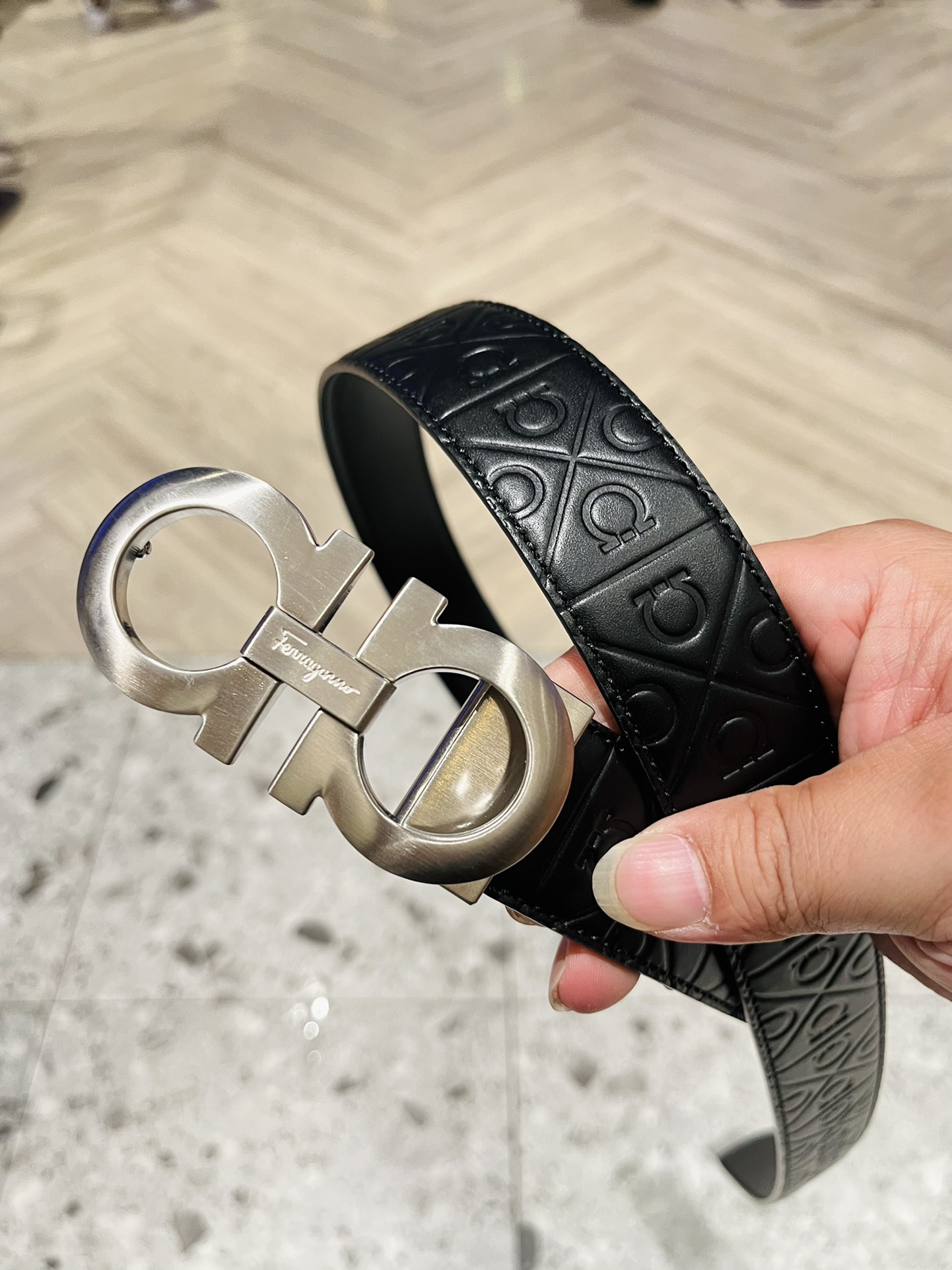 配全套包装礼盒Ferragam精品马