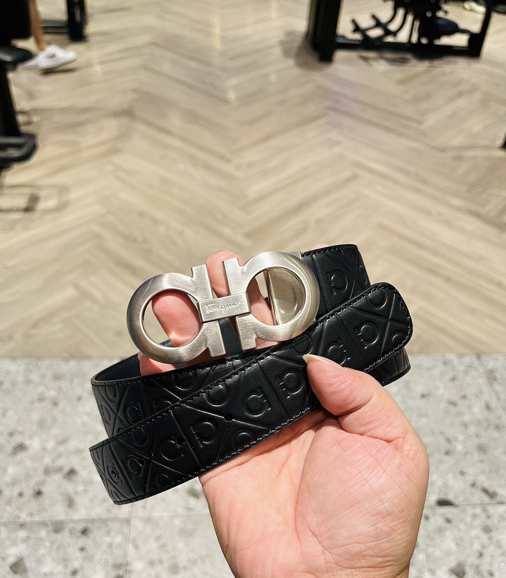 配全套包装礼盒Ferragam精品马