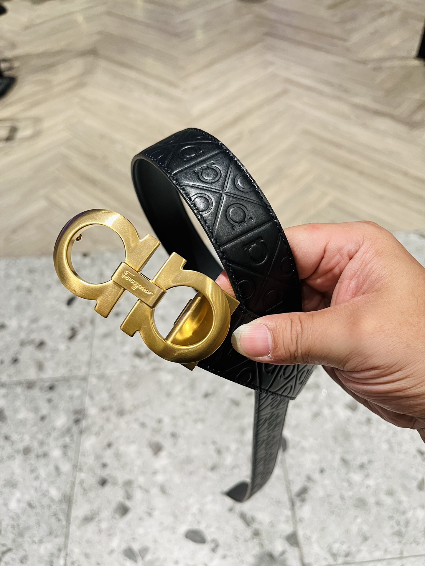 配全套包装礼盒Ferragam精品马