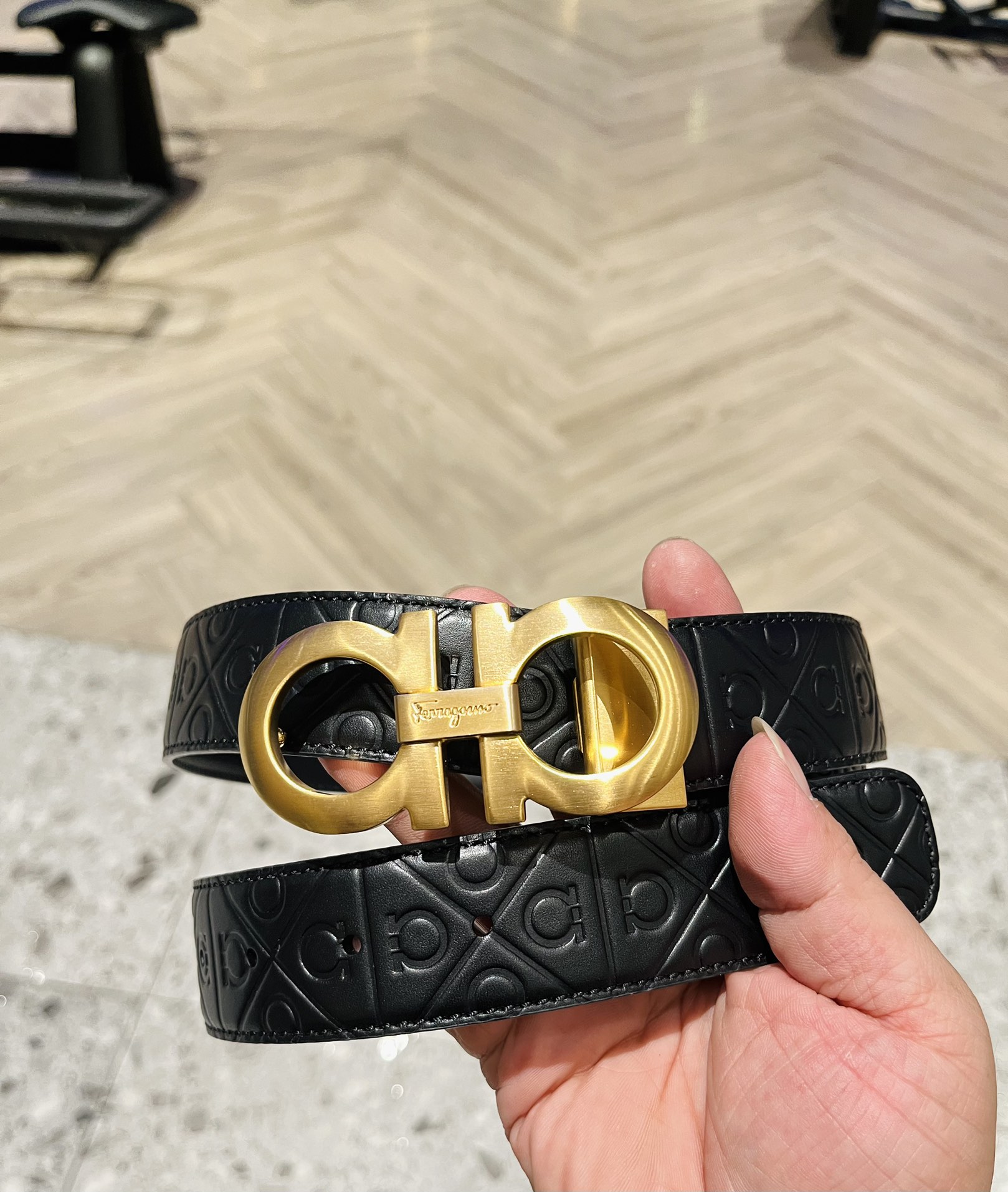 配全套包装礼盒Ferragam精品马