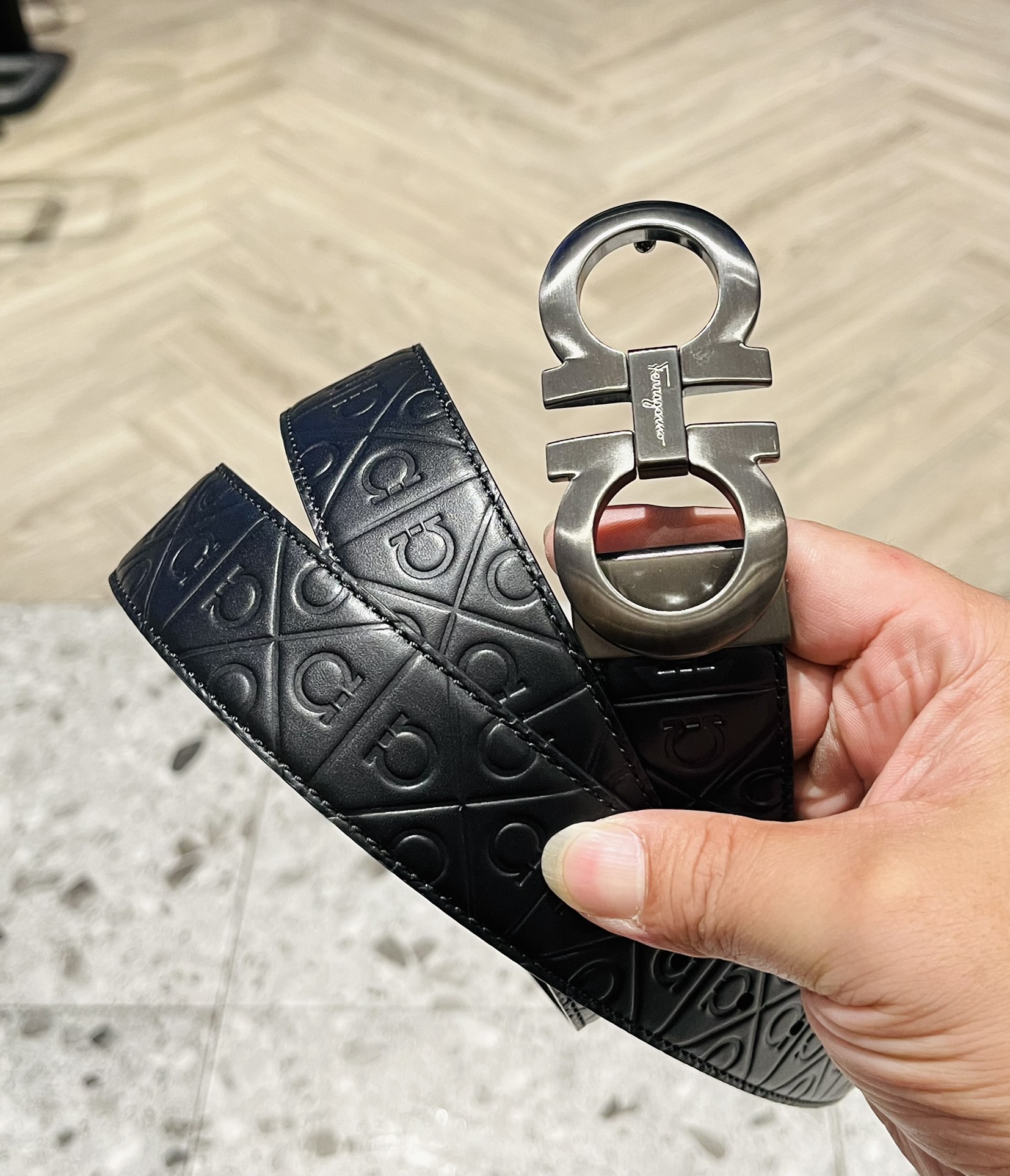 配全套包装礼盒Ferragam精品马