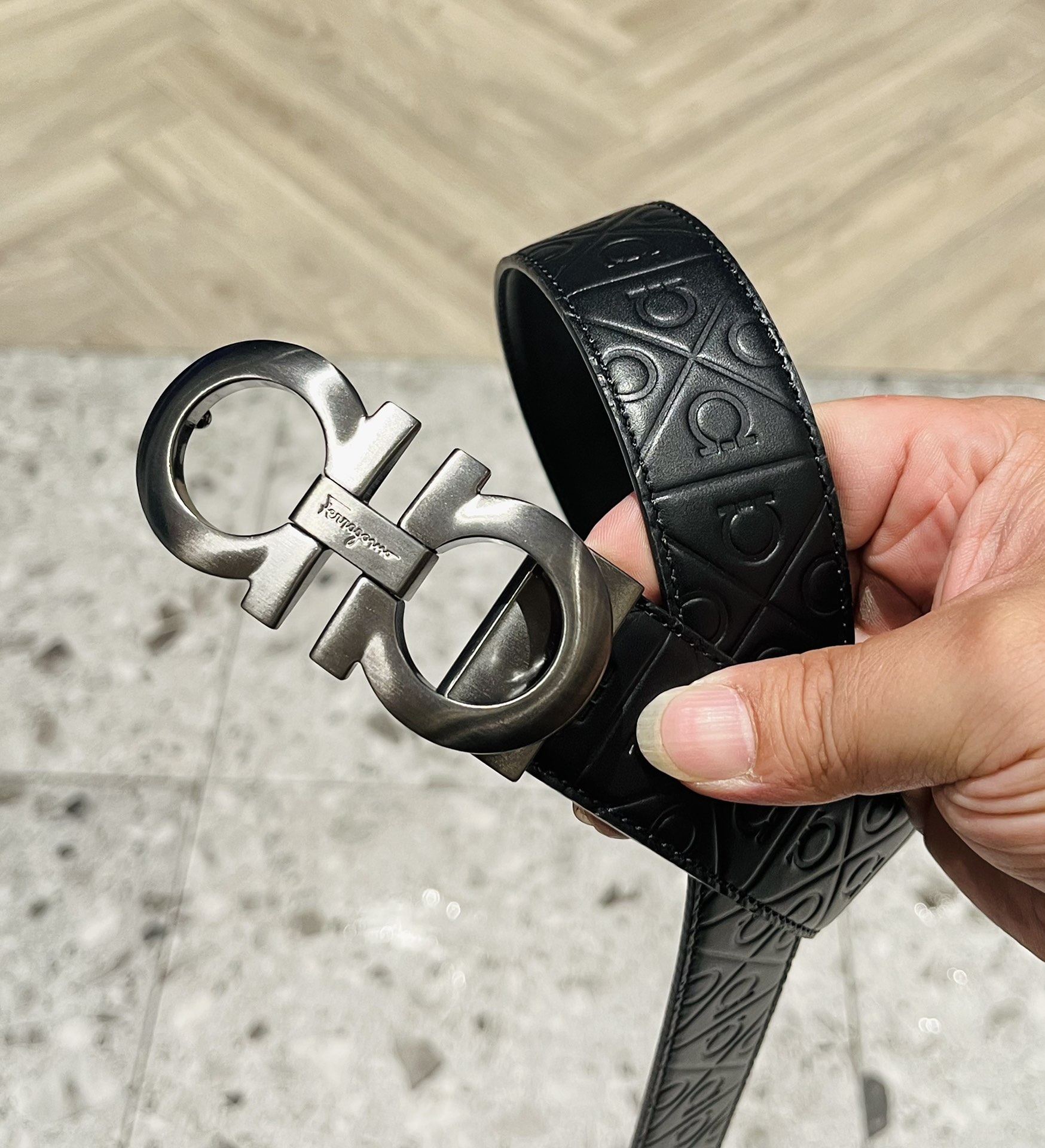 配全套包装礼盒Ferragam精品马