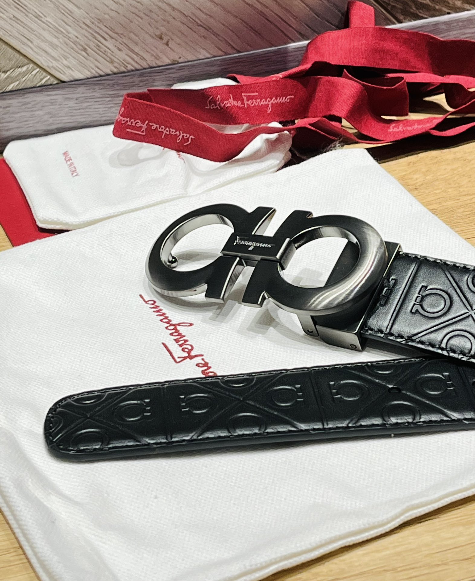配全套包装礼盒Ferragam精品马