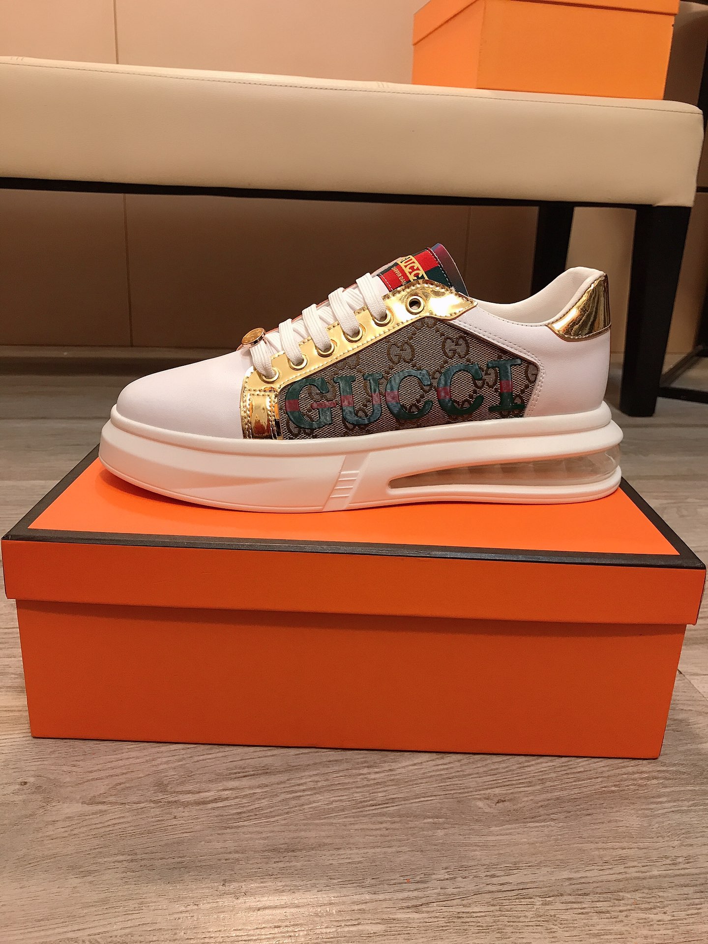 I5 Gucci  古奇  男士运动休闲男鞋，爆单款休闲鞋，优质做工，鞋面采用进口牛皮拼接原版印花布料，舒适透气内里+羊皮垫脚，原版时尚休闲大底 ，时尚，高端品质，2色可选，码数 38-44″},”title”:” Gucci  古奇  男士运动休闲男鞋，爆单款休闲鞋，优质做工，鞋面采用进口牛皮拼接原版印花布料，舒适透气内里+羊皮垫脚，原版时尚休闲大底 ，时尚，高端品质，2色可选，码数 38-44