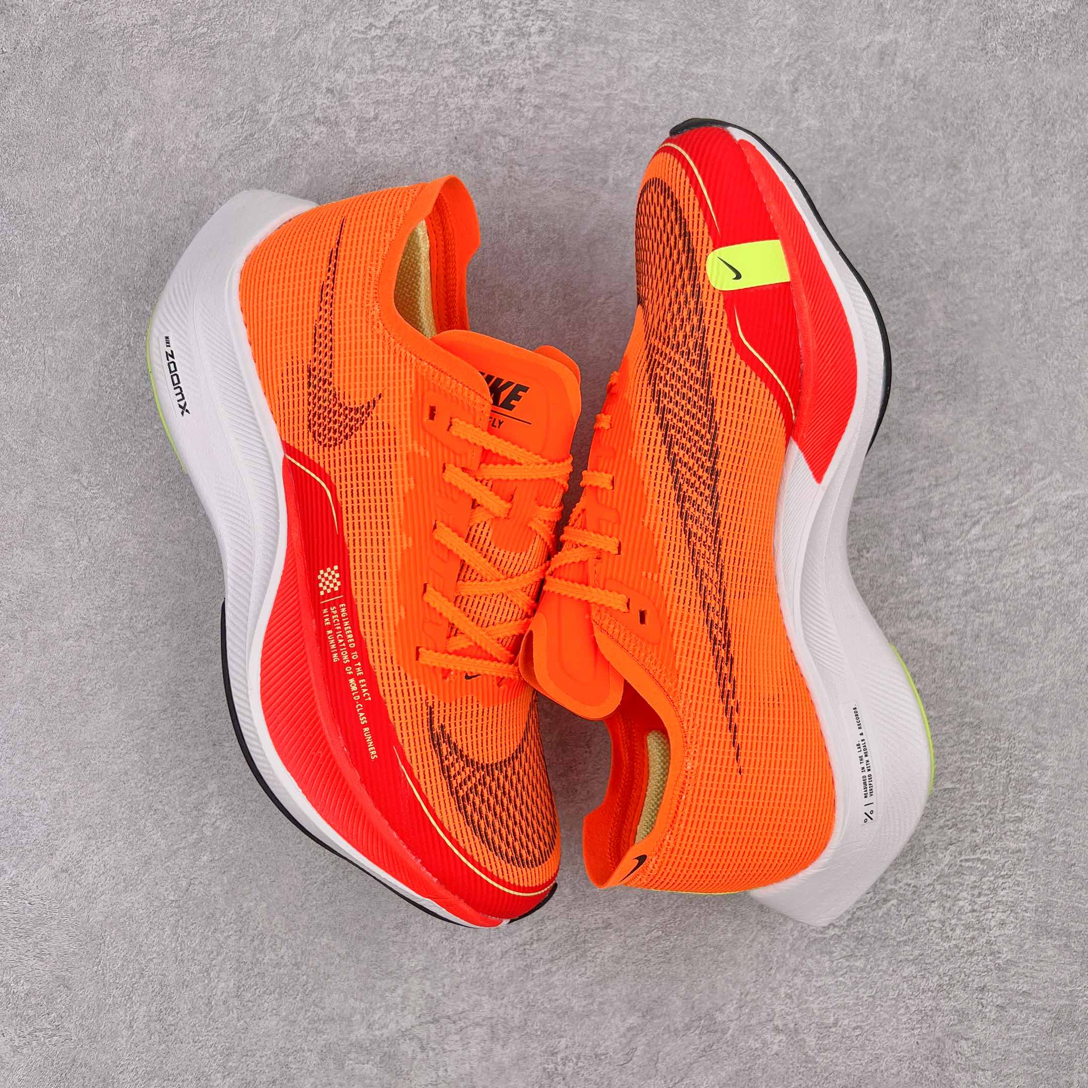 图片[3]-＃纯原福利 NK ZoomX Vaporfly Next% 马拉松一代跑鞋 鞋面使用了全新 Vaporweave 科技 这种类似蝉翼的材质相比 Flyknit 更加轻薄透气 非对称的鞋带系统和泡棉护垫的加入令舒适度更高 鞋头辅以超大的 Swoosh 点缀 再配上流线型外观设计 时尚感十足 尺码：36 36.5 37.5 38 38.5 39 40 40.5 41 42 42.5 43 44 44.5 45-选品中心