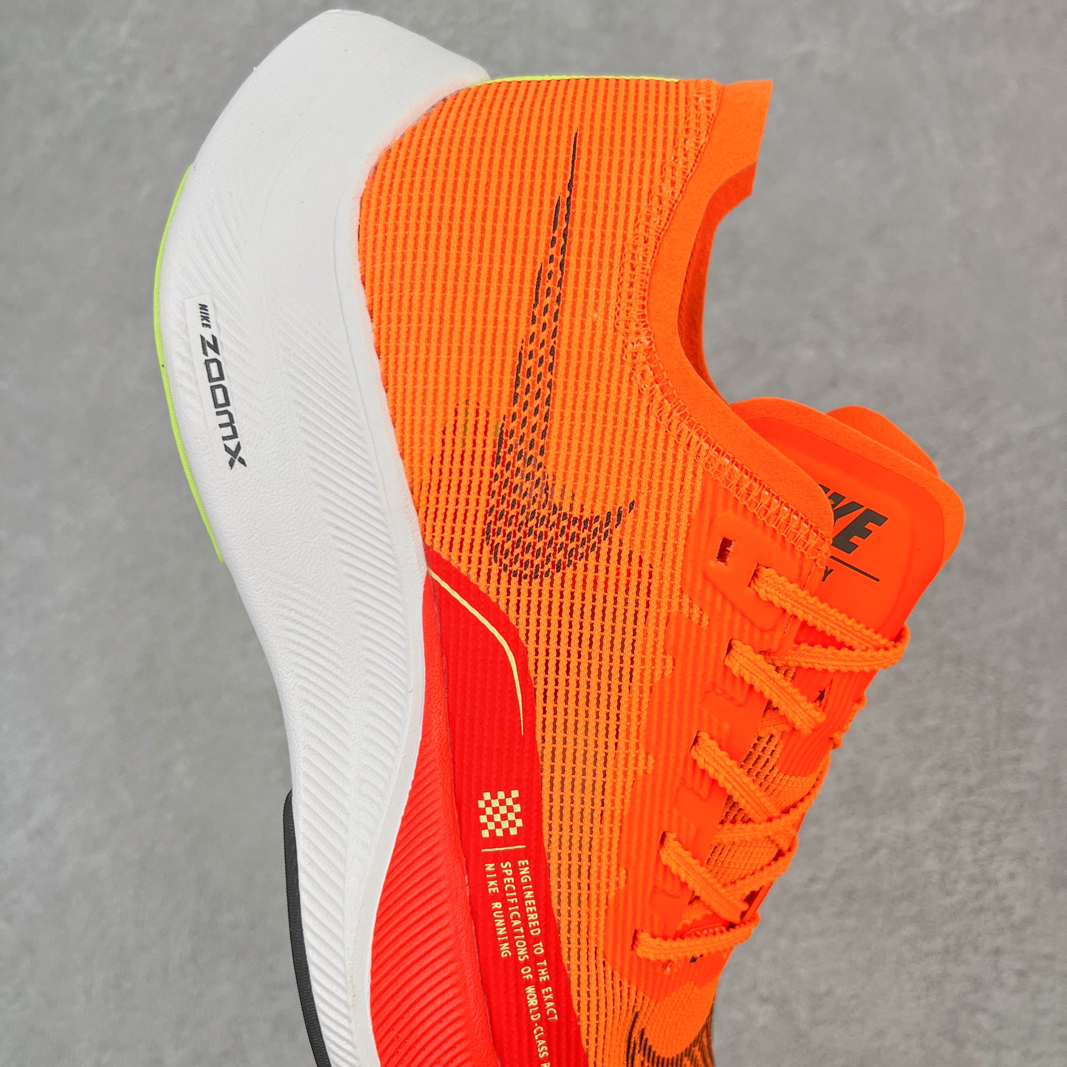 图片[6]-＃纯原福利 NK ZoomX Vaporfly Next% 马拉松一代跑鞋 鞋面使用了全新 Vaporweave 科技 这种类似蝉翼的材质相比 Flyknit 更加轻薄透气 非对称的鞋带系统和泡棉护垫的加入令舒适度更高 鞋头辅以超大的 Swoosh 点缀 再配上流线型外观设计 时尚感十足 尺码：36 36.5 37.5 38 38.5 39 40 40.5 41 42 42.5 43 44 44.5 45-选品中心