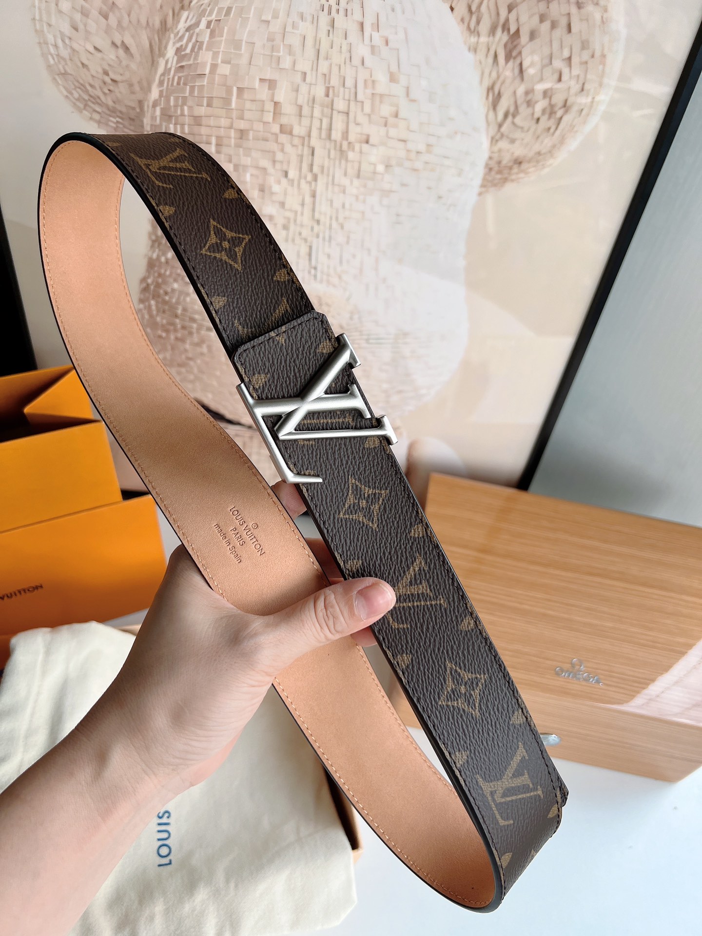LV/路易威登 进口皮表面印上了Monogram独有印花40mm男士腰带