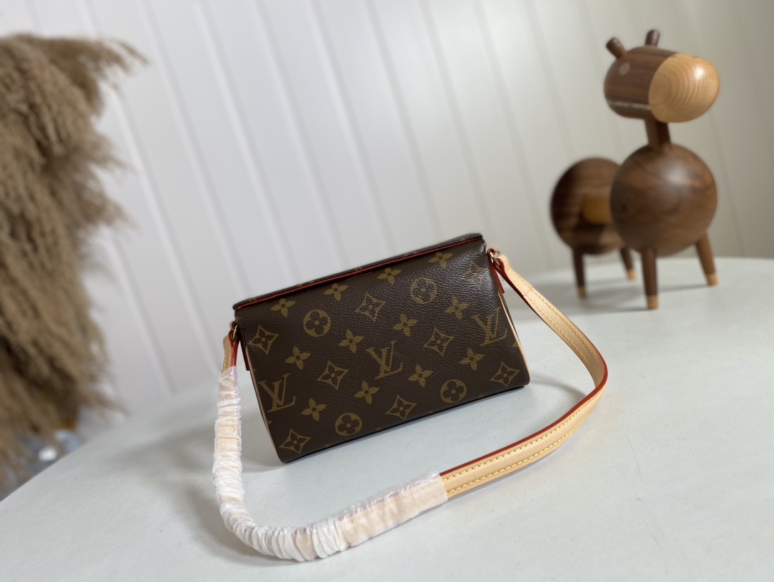 Louis Vuitton Crossbody & Shoulder Bags Yellow Monogram Canvas Calfskin Cowhide Chains M41966