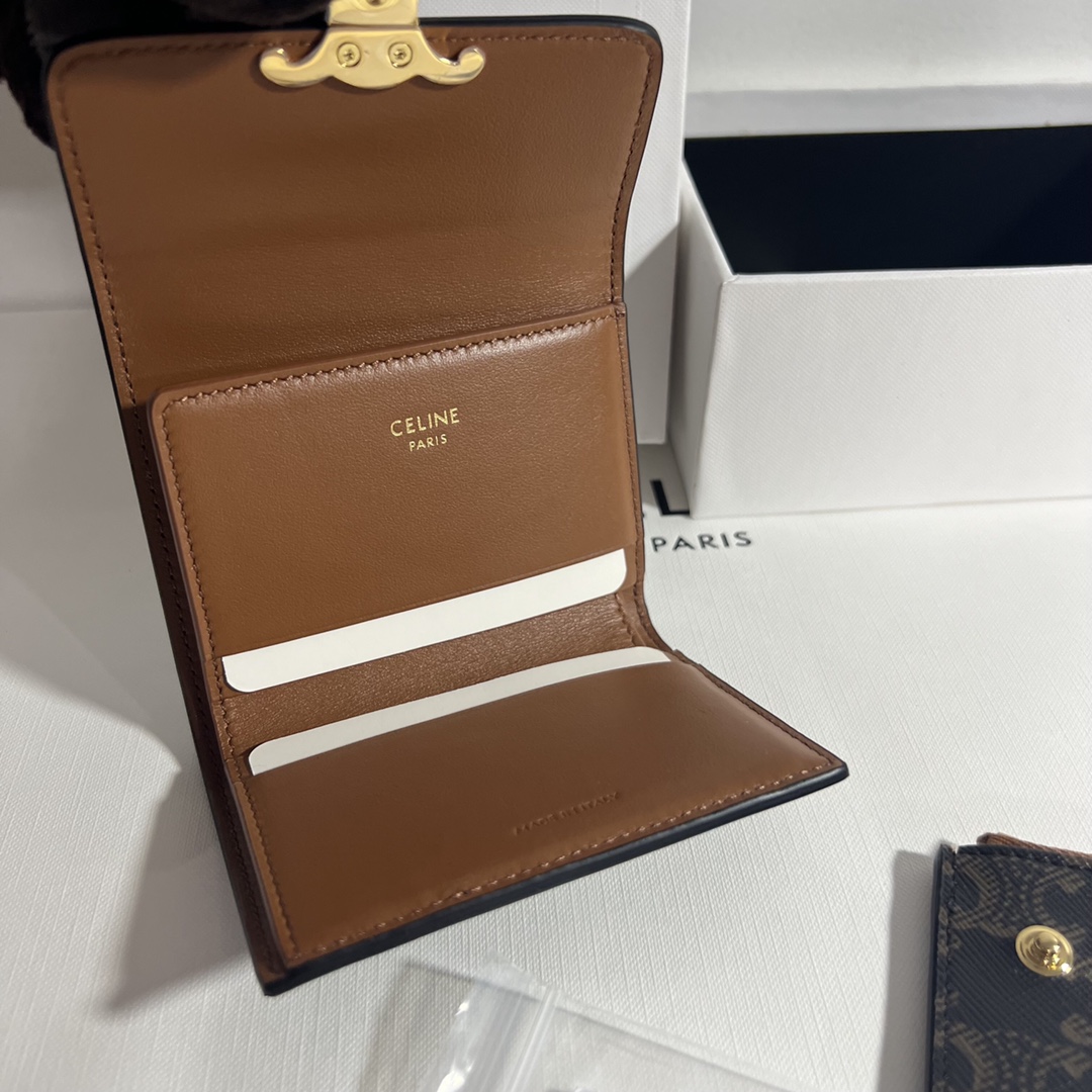 TRIOMPHE 标志印花短款钱包 ，尺寸9.5x7.5x3 ，TRIOMPHE CANVAS 标志印花