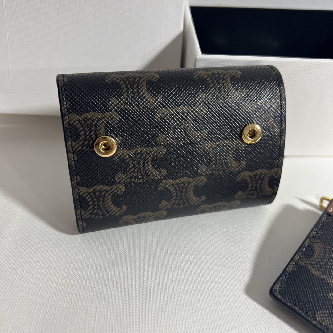 TRIOMPHE 标志印花短款钱包 ，尺寸9.5x7.5x3 ，TRIOMPHE CANVAS 标志印花