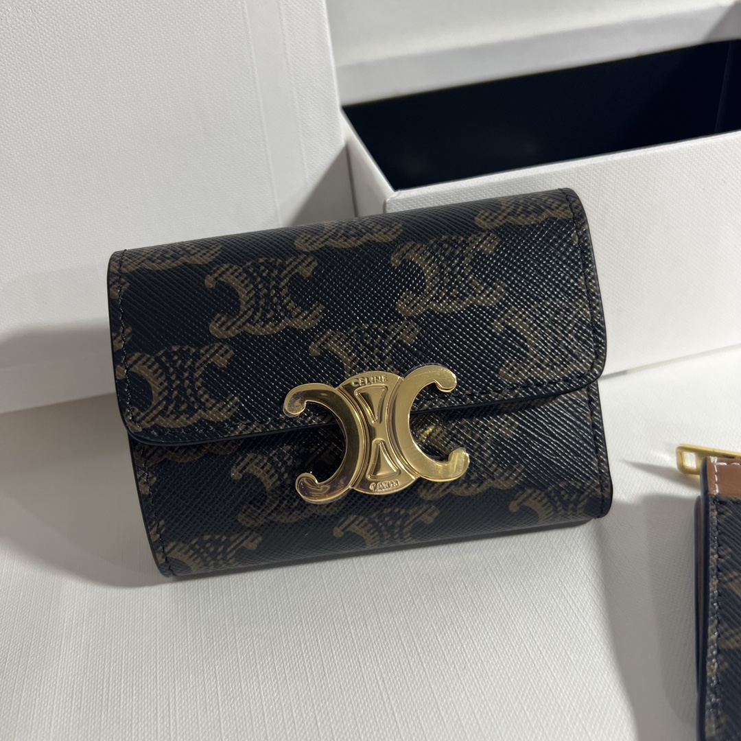 TRIOMPHE 标志印花短款钱包 ，尺寸9.5x7.5x3 ，TRIOMPHE CANVAS 标志印花