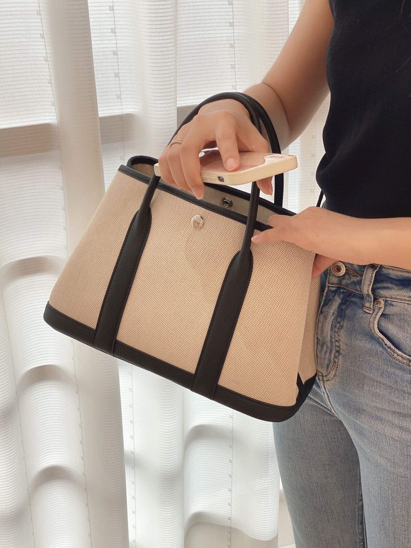 Ferragamo Classic Handcrafted Luxury Leather Shoulder Bag Ref 4
