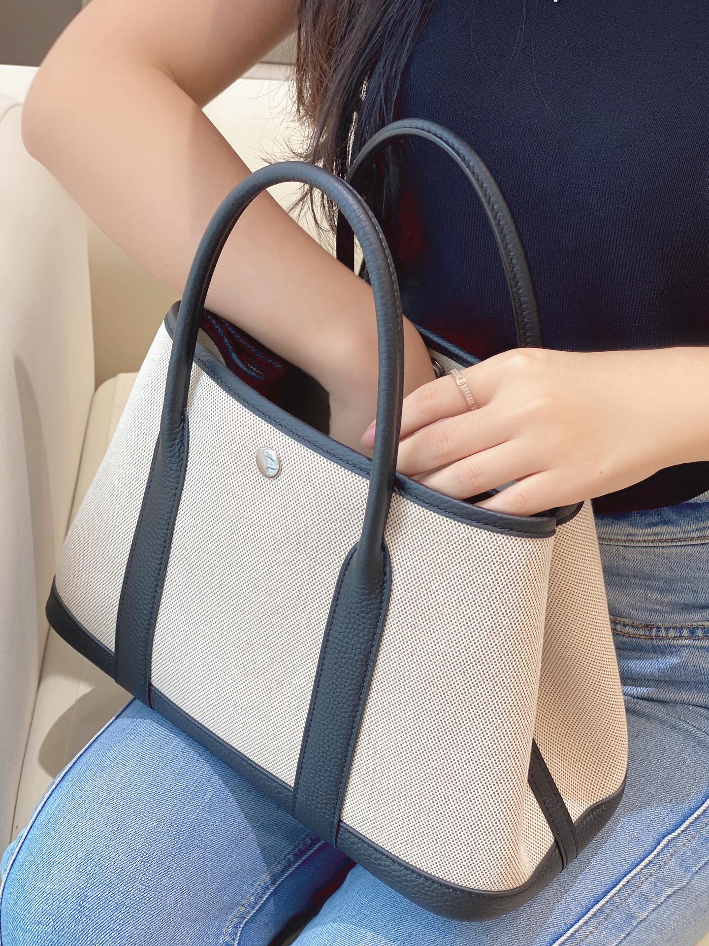 Ferragamo Classic Handcrafted Luxury Leather Shoulder Bag Ref 7