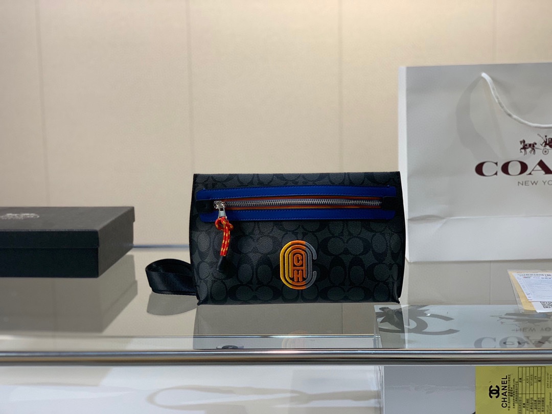 J0  Coach 蔻驰 c家男士大手包单肩包 完美的男票礼物 什么都可以放下 手拎斜挎都可以 尺寸：27*17cm包装