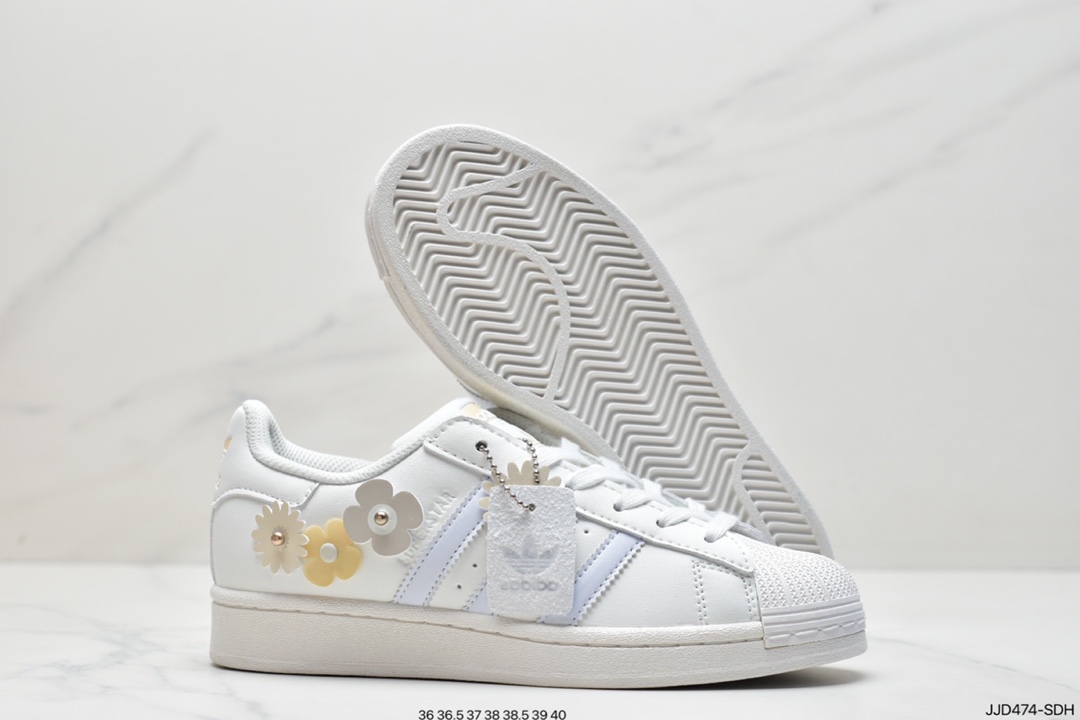 Adidas三叶草女22年春低帮奶油白花边经典贝壳头板鞋 GW4440