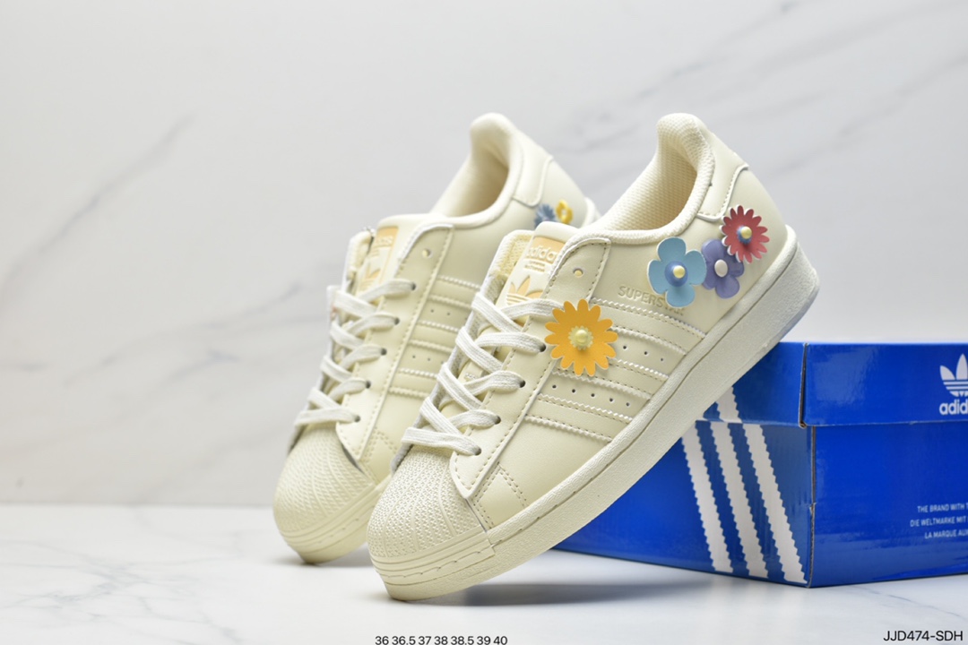 Adidas三叶草女22年春低帮奶油白花边经典贝壳头板鞋 GW4440