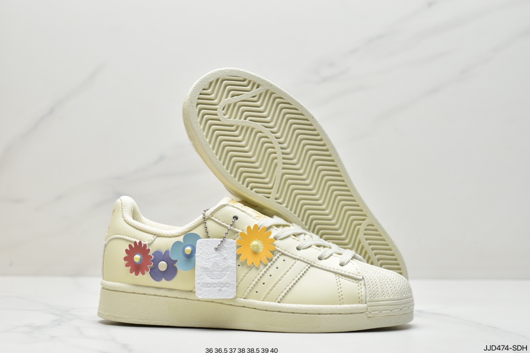 Adidas三叶草女22年春低帮奶油白花边经典贝壳头板鞋 GW4440