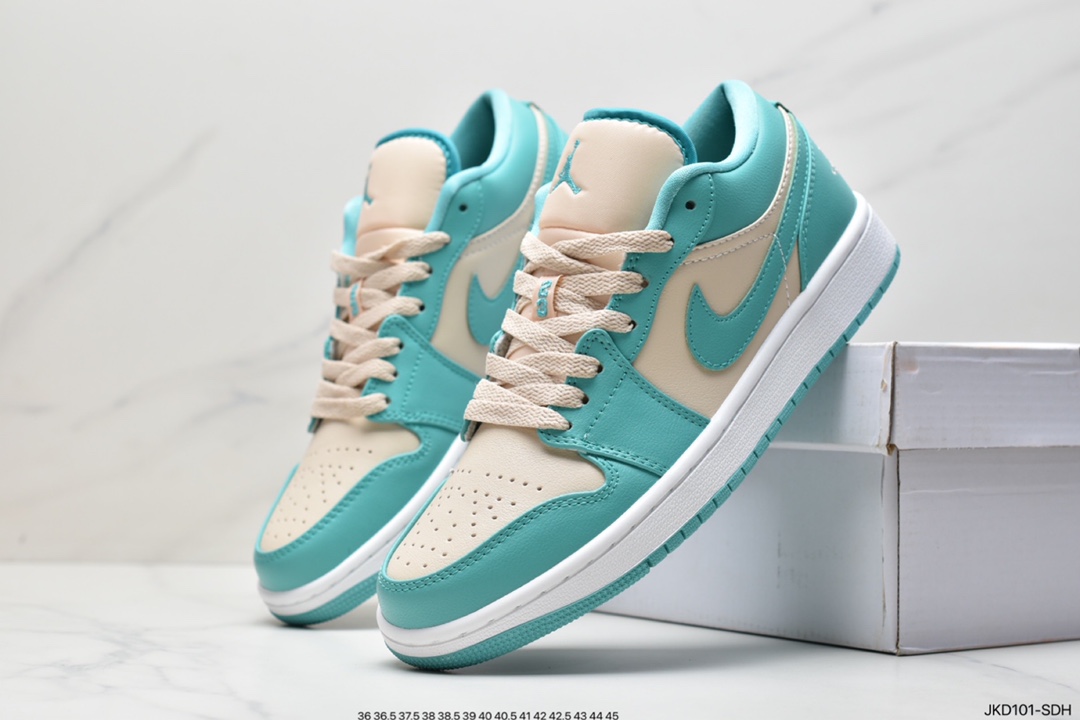 Air Jordan 1 Low AJ1乔1低帮休闲板鞋 553558-612 Air Jordan 1 Low AJ1乔1低帮休闲板鞋 553558-612