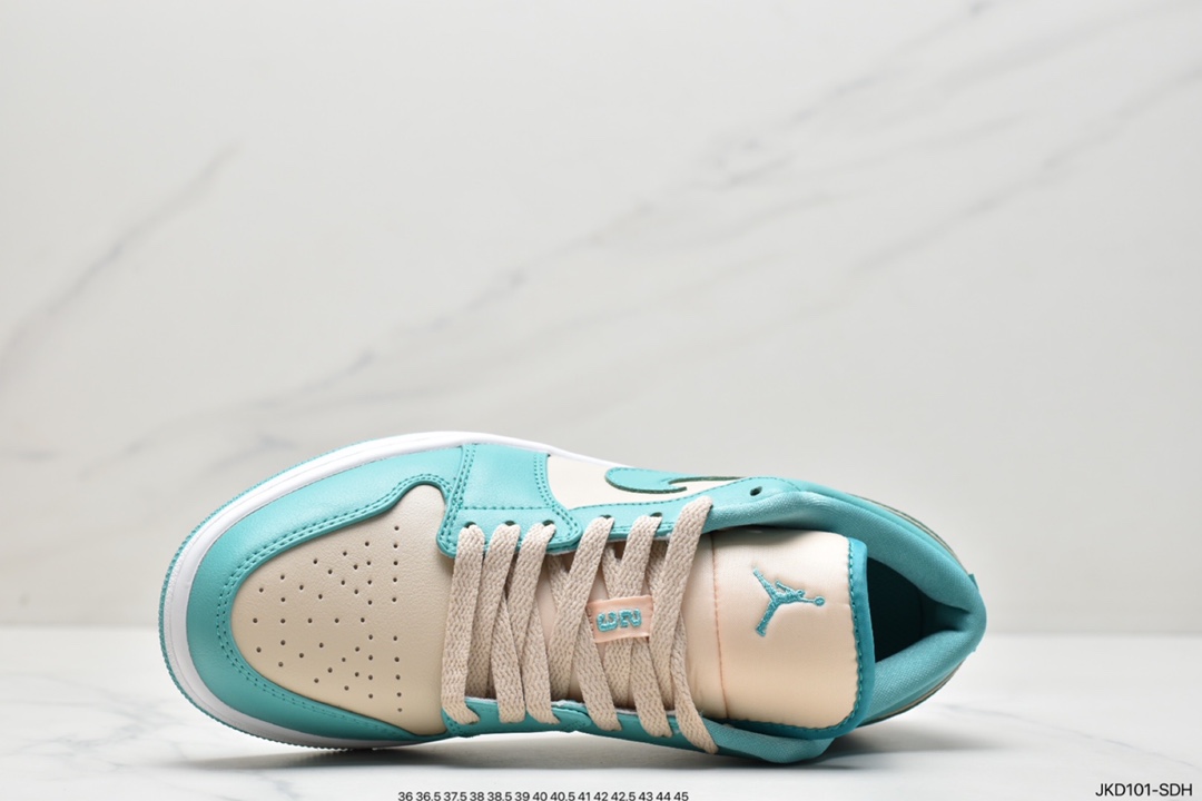 Air Jordan 1 Low AJ1乔1低帮休闲板鞋 553558-612 Air Jordan 1 Low AJ1乔1低帮休闲板鞋 553558-612