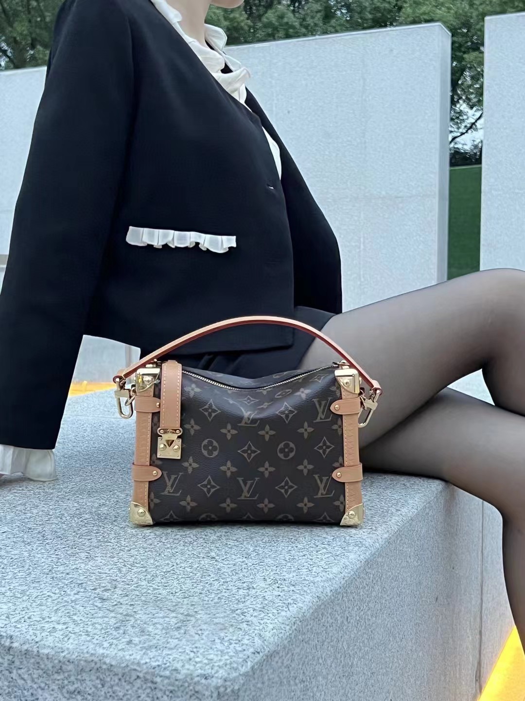 NO:583885,Matching development details, perfect original hardware [Side trunk pm handbag] M46358 presbyopia (yellow leather), soft shape with strong image, sharp edges and strong sense combined with Box shape, classic monogram presbyopia interpretation, which is particularly distinctive in the complicated bag world. The upper body is also awesome, it is very holdable in any scene, and it has street style, and the capacity is also large. Size 21×14×6cm, LV [top original order], louis vuitton19860909对版开发细节完美原单五金【 Side trunk pm手袋】M46358老花（黄皮） 形象感极强的软造型,棱角分明的强势感融合Box形状 经典monogram老花演绎 在纷繁的包界显得格外与众不同 .上身也是超赞的,任何场景都是很hold住的,而且还有街头风,容量也很大 尺寸21×14×6cm,LV【顶级原单】,louis vuitton,Bag