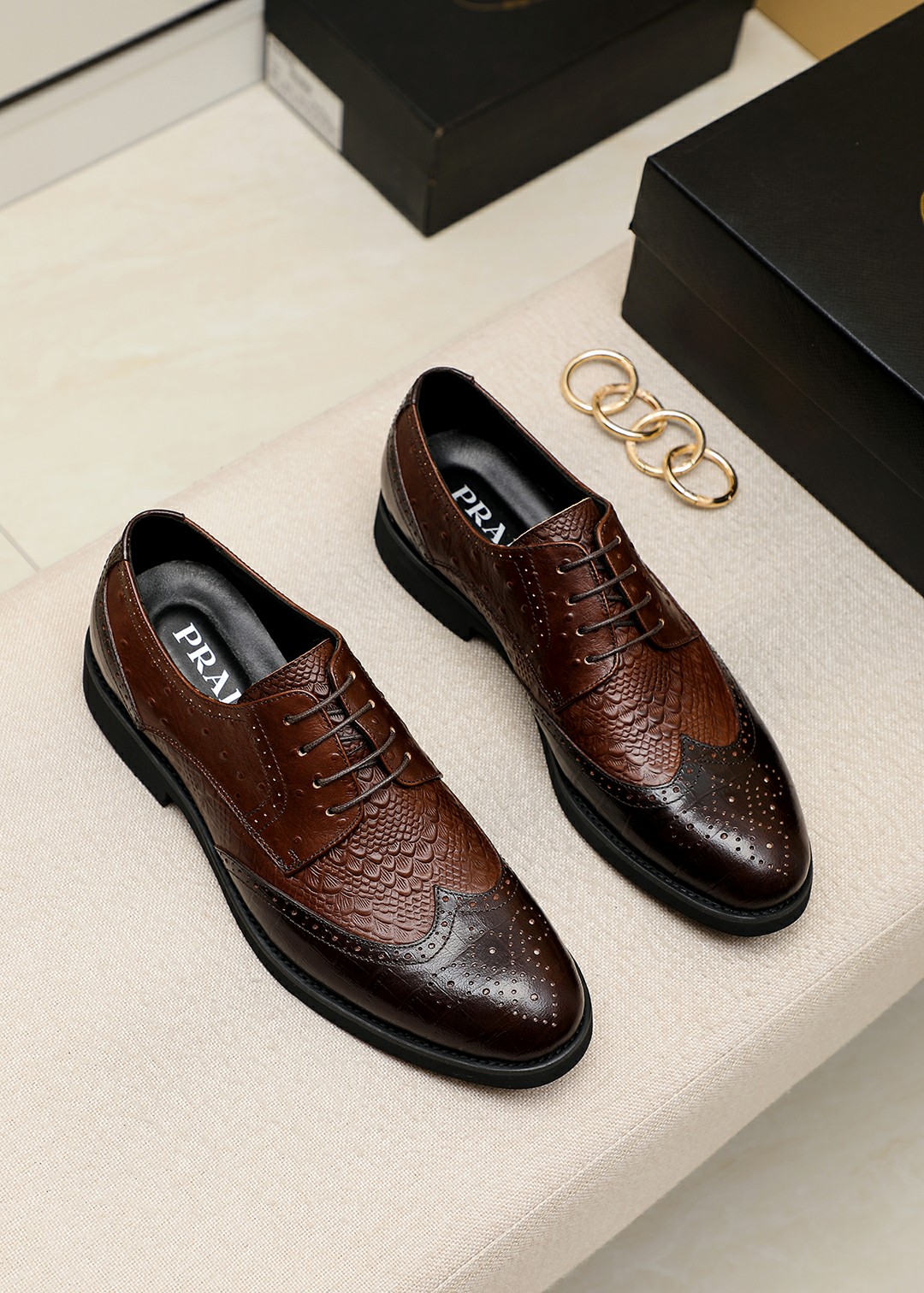 J0 菲拉格慕官网爆款休闲商务皮鞋原版一比一复刻，….那种沉稳内涵儒雅的品味….无法言喻的开启时尚鞋履的旅程从容应对各种场合大牌的气势不言而明上脚舒适大气鞋面采用开边珠牛皮配原版材料，吸汗牛皮内里，牛皮垫脚。时尚必备