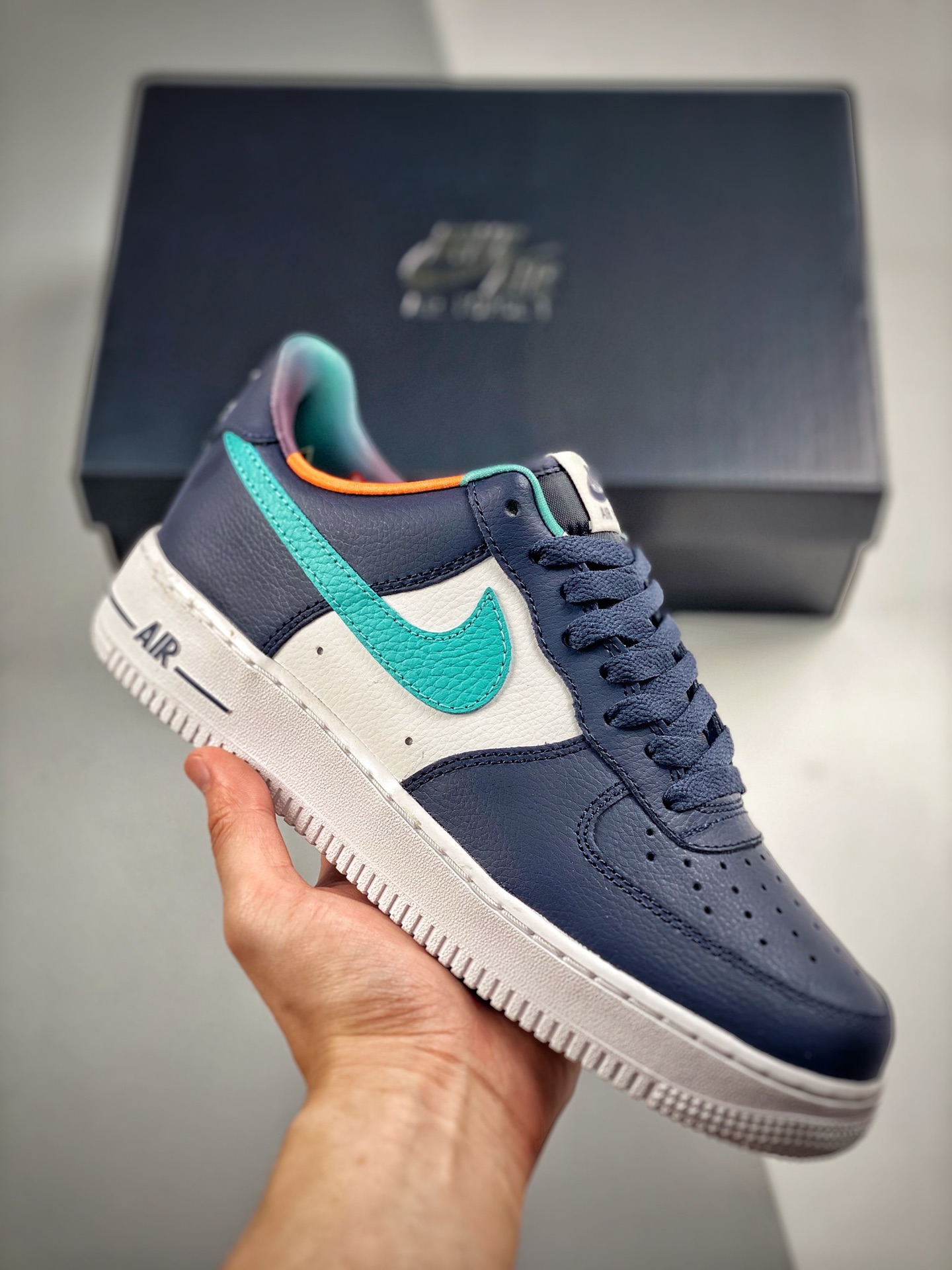 -4 Nike Air Force 1 Low'07 Blanco, azul y naranja, zapatilla casual de caña baja de la Fuerza Aérea, cuero personalizad…