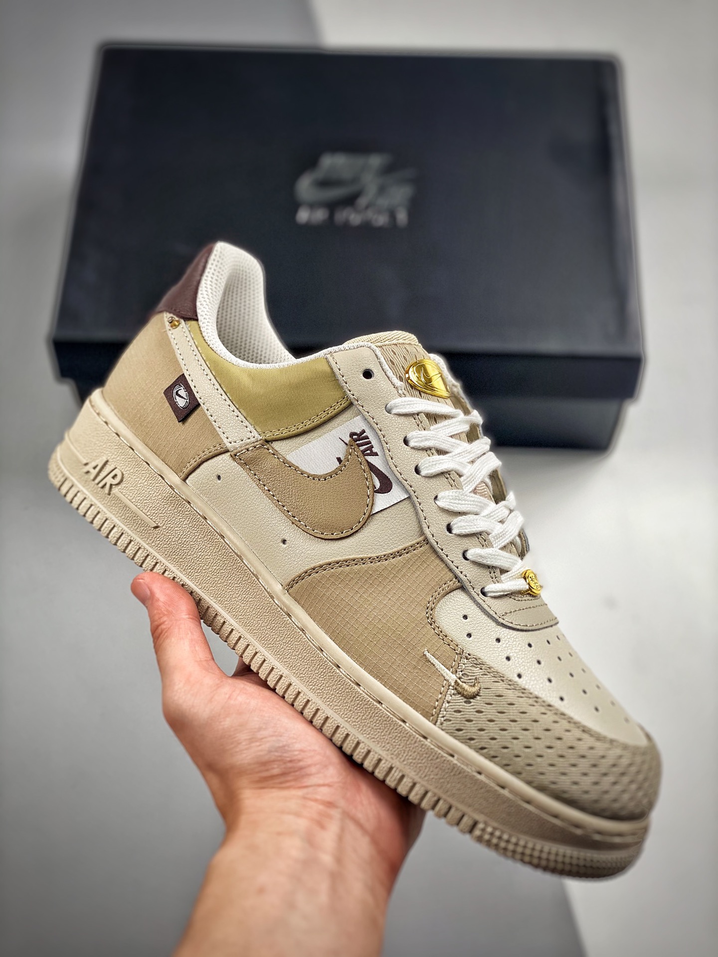 -4 Nike Air Force 1 Low'07 Marrón oscuro, mezcla de materiales, zapatilla casual de caña baja de la Fuerza Aérea, cuero…
