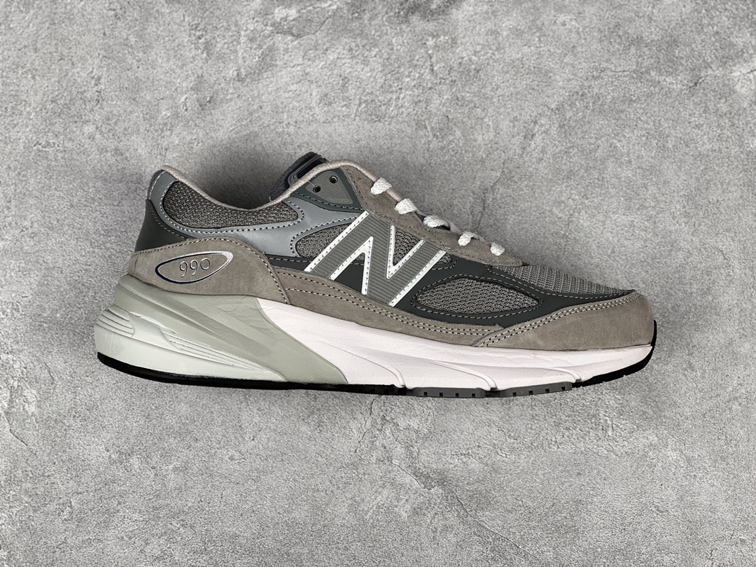 G5 公司级New Balance/M990v6系列复古鞋跑步鞋正品订单独家4层组合大底 模具开发真半码，区分市面共模描漆货，990v6在外观上延续了经典的轮廓，采用了质感上乘的麂皮结合透气网料制作而成，中底缓震上V4依旧搭载了品牌专利的 ENCAP 缓震中底确保足部舒适度TD