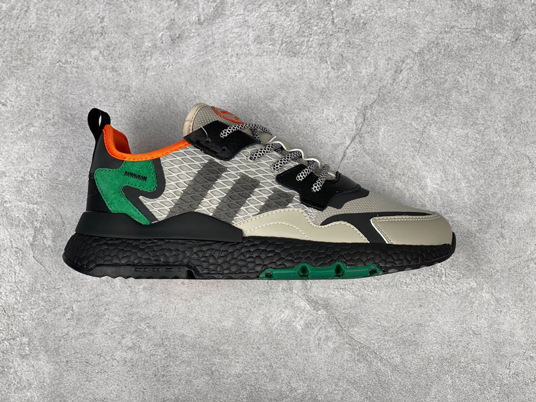 G0 新品首发 官方正确版本 阿迪达斯 Adidas Nite Jogger 2020 Boost 3M反光系列 复古休闲百搭运动跑鞋。原厂材料 原厂大底 私家独模 网布搭配麂皮拼接打造鞋面 极具复古风格鞋头及鞋跟点缀3M反光设计极为亮眼中底采用全掌 Boost 科技，厚度相当可观，脚感极佳。