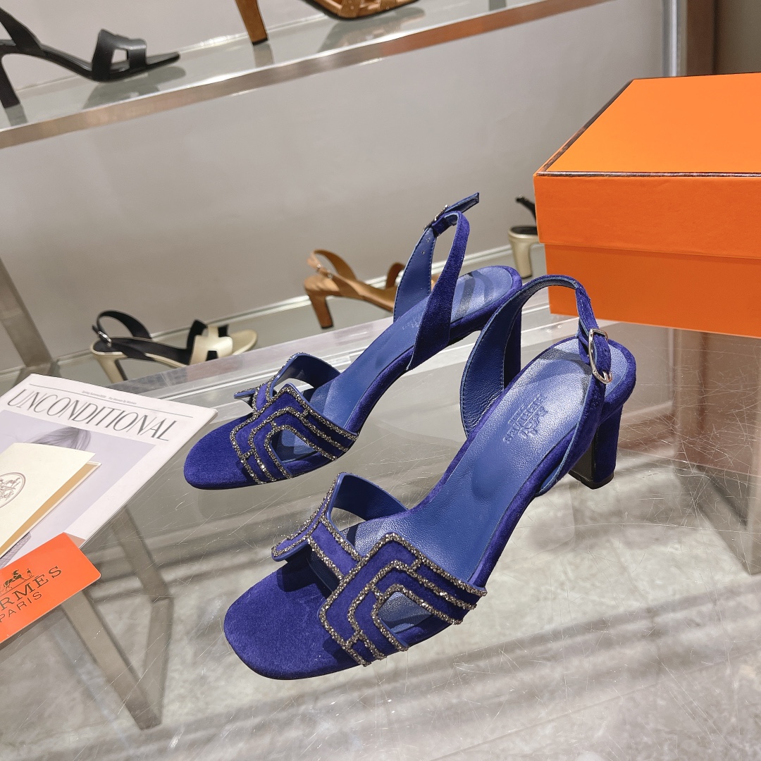 NO:166380,Herme* early spring counter new high heel sandal series, imported suede upper, imported mixed-bred sheepskin in the inner, heel height: thick heel 7.5cm, outsole original Italian leather outsole, shoe size: 35.36.37.38.39.40.41.42 (40.41.42 custom made without return), sandals, hermes, sandals, sheepskin, chamois leather, Leather soles19860909herme*早春专柜新款高跟凉鞋系列 鞋面进口麂皮 内里进口混种羊皮 跟高:粗跟7.5cm 大底原版意大利真皮大底 鞋码:35.36.37.38.39.40.41.42（40.41.42定做不退换）,凉鞋,hermes,sandals,sheepskin,chamois leather,Leather soles,Women's Shoes