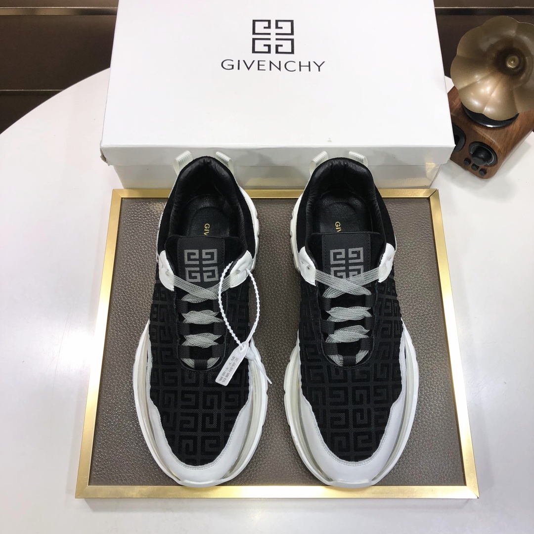 J5 GIVENCHY. Givenchy 纪梵希  专柜同步发售鞋面：意大利进口品牌logo印花布匹 尽显奢华，透气猪皮内里加上双层组合，脚感舒适，鞋底：原厂特供气垫大底，轻便，舒适，随意进出专柜