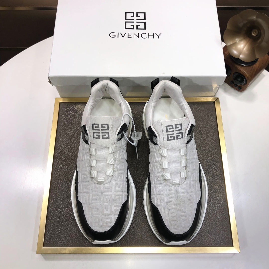 J5 GIVENCHY. Givenchy 纪梵希  专柜同步发售鞋面：意大利进口品牌logo印花布匹 尽显奢华，透气猪皮内里加上双层组合，脚感舒适，鞋底：原厂特供气垫大底，轻便，舒适，随意进出专柜