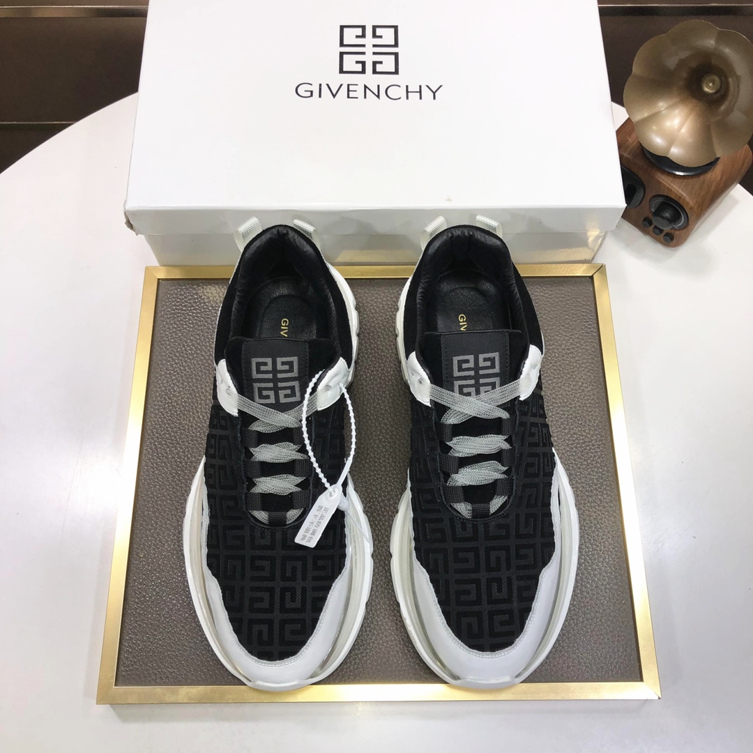 J5 GIVENCHY. Givenchy 纪梵希  专柜同步发售鞋面：意大利进口品牌logo印花布匹 尽显奢华，透气猪皮内里加上双层组合，脚感舒适，鞋底：原厂特供气垫大底，轻便，舒适，随意进出专柜