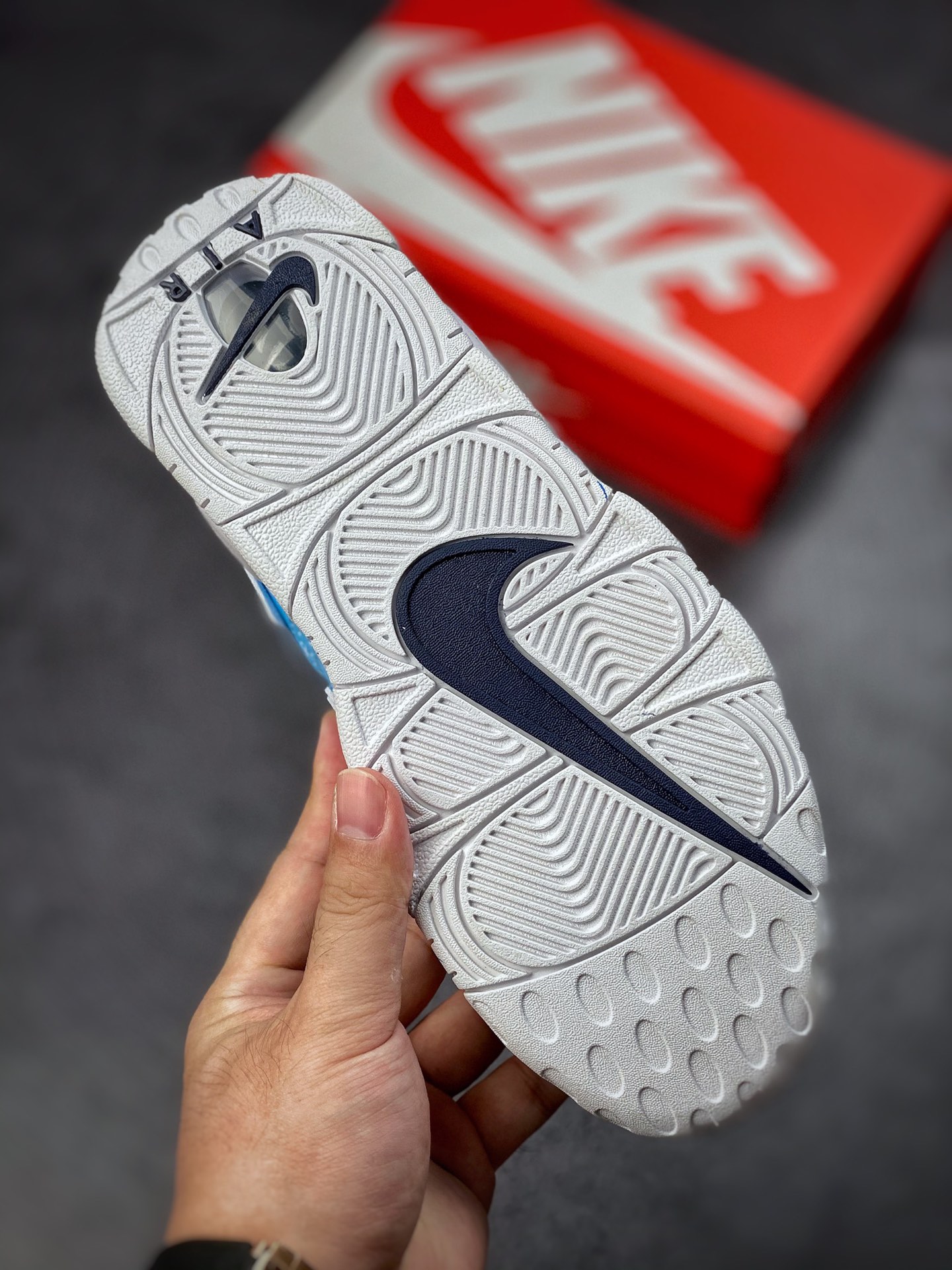 260 Air More Uptempo 代表着历史最高版本皮蓬 DH9719-100