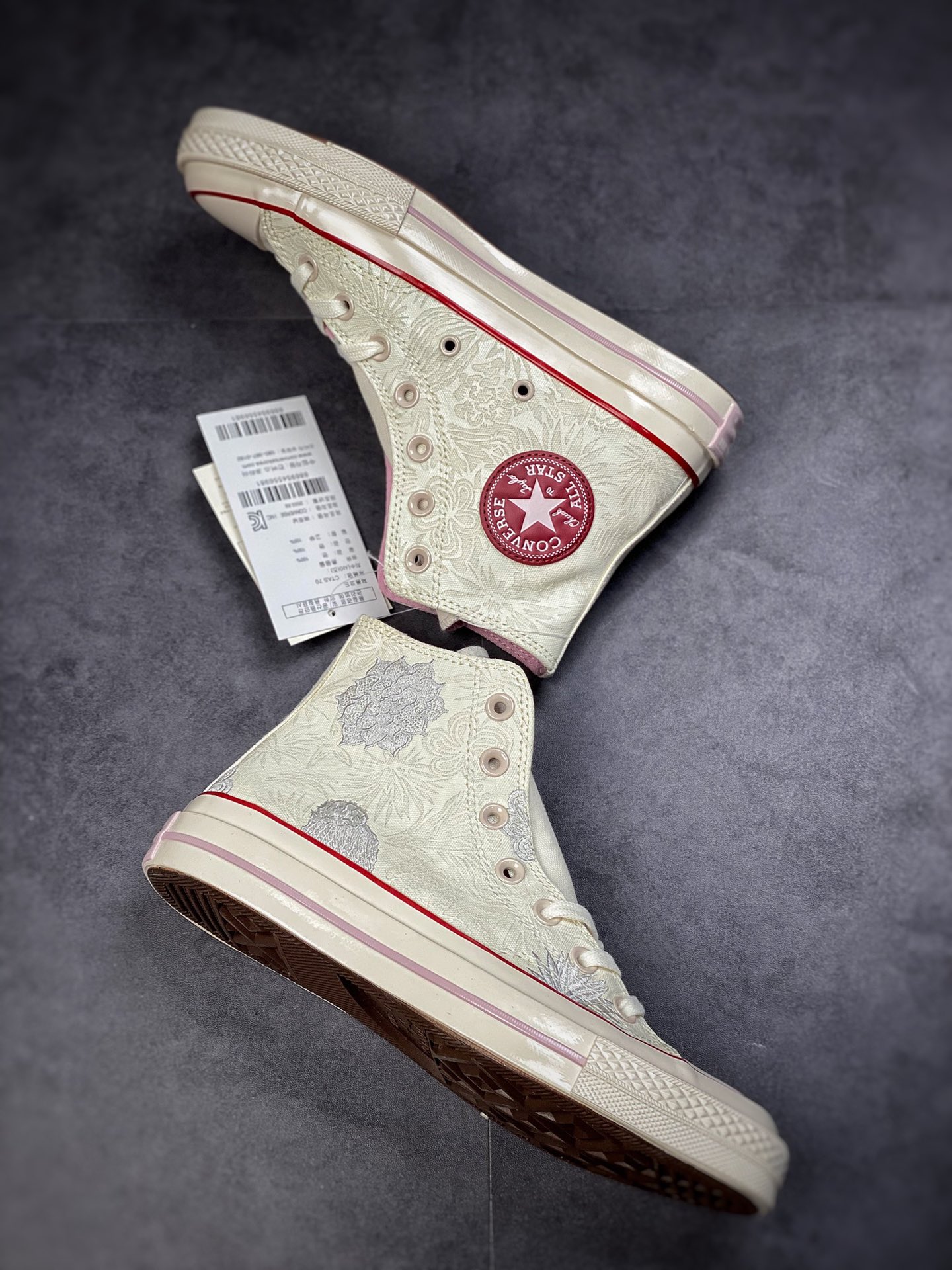 Converse Chinese ethnic style uses beige as the main body with red Logo and pink waterline A00844C