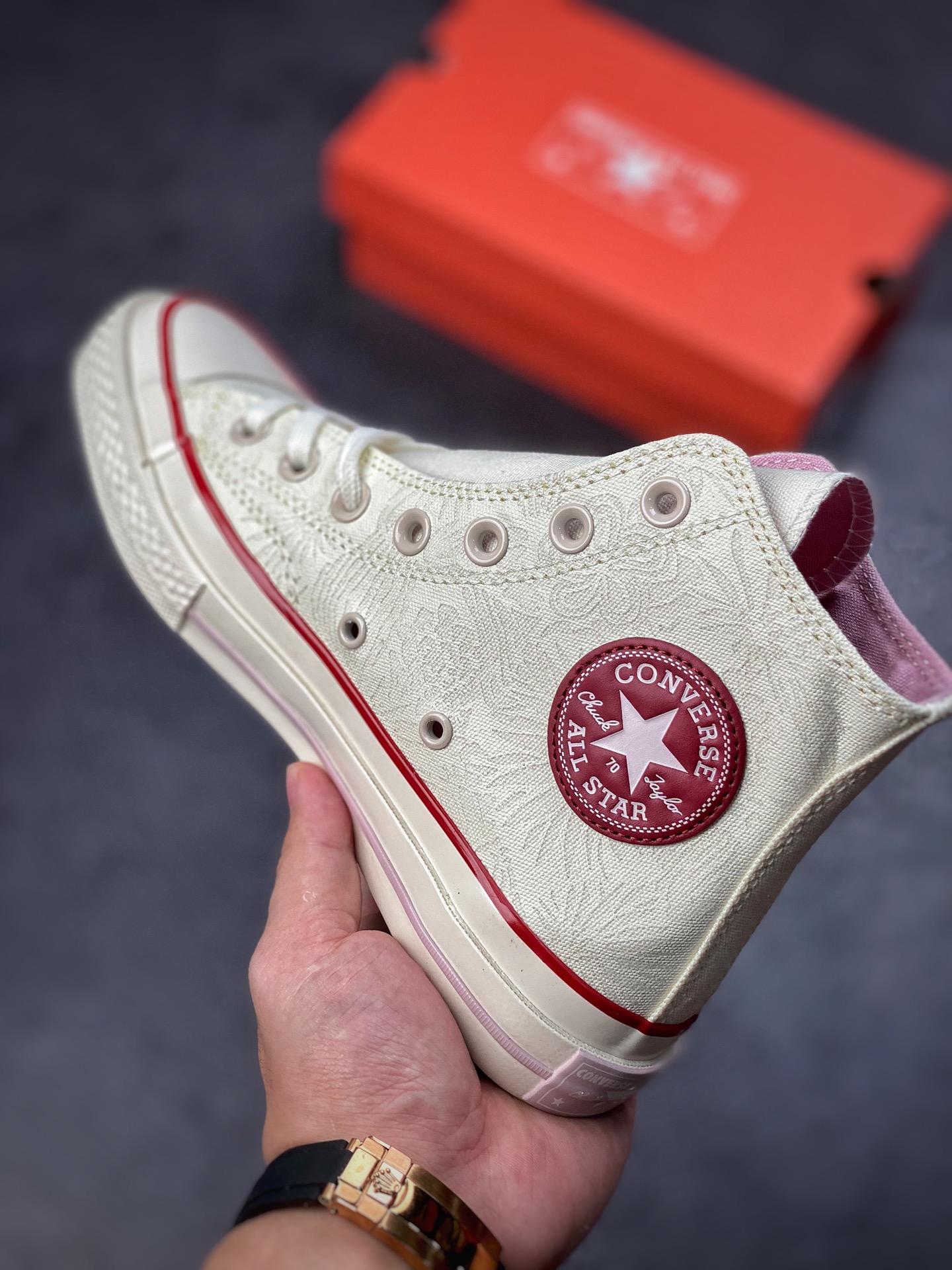 Converse Chinese ethnic style uses beige as the main body with red Logo and pink waterline A00844C