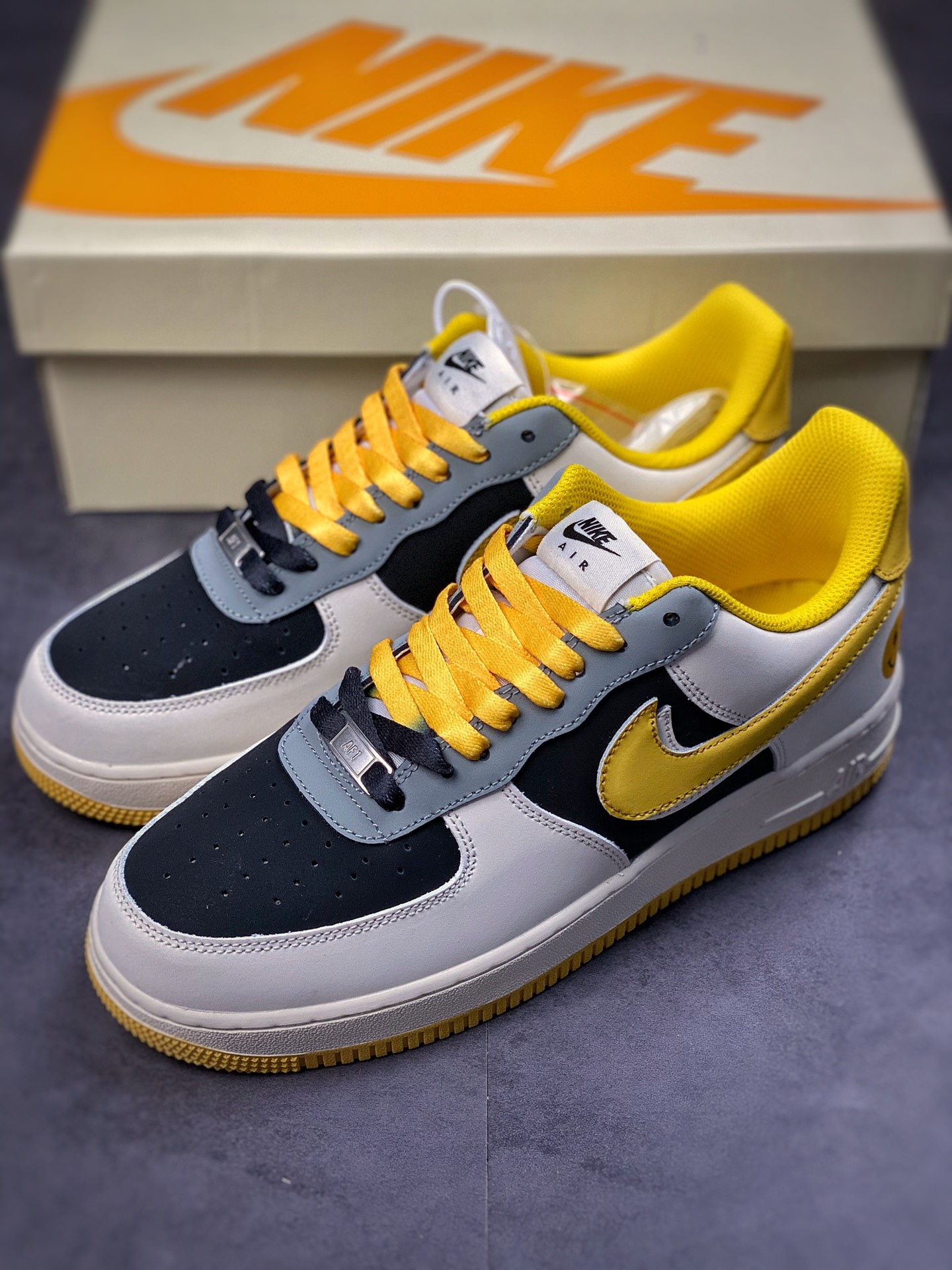 Nike Air Force 1 Low 07 Smile Double Hook AF123-004