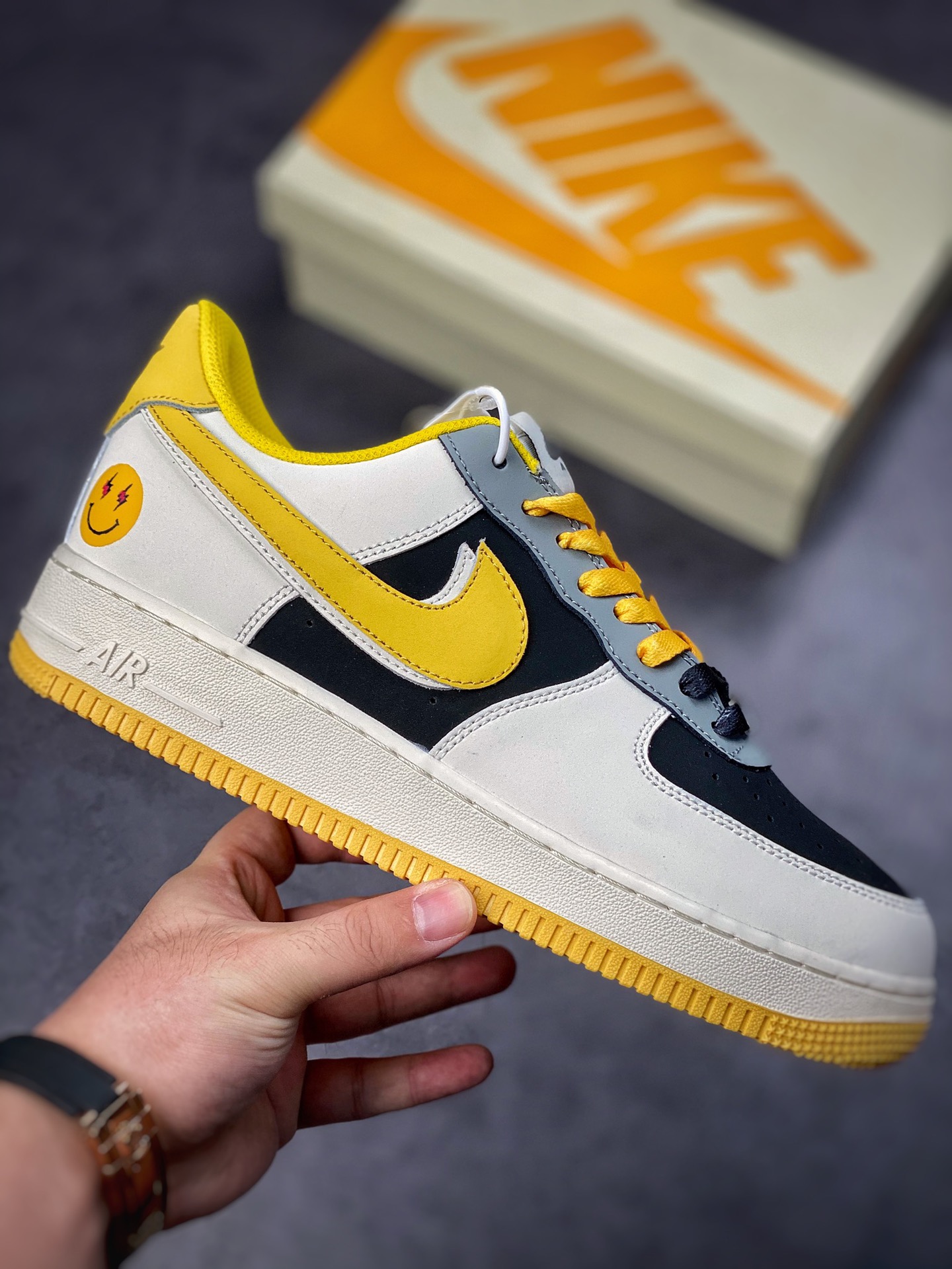 Nike Air Force 1 Low 07 Smile Double Hook AF123-004